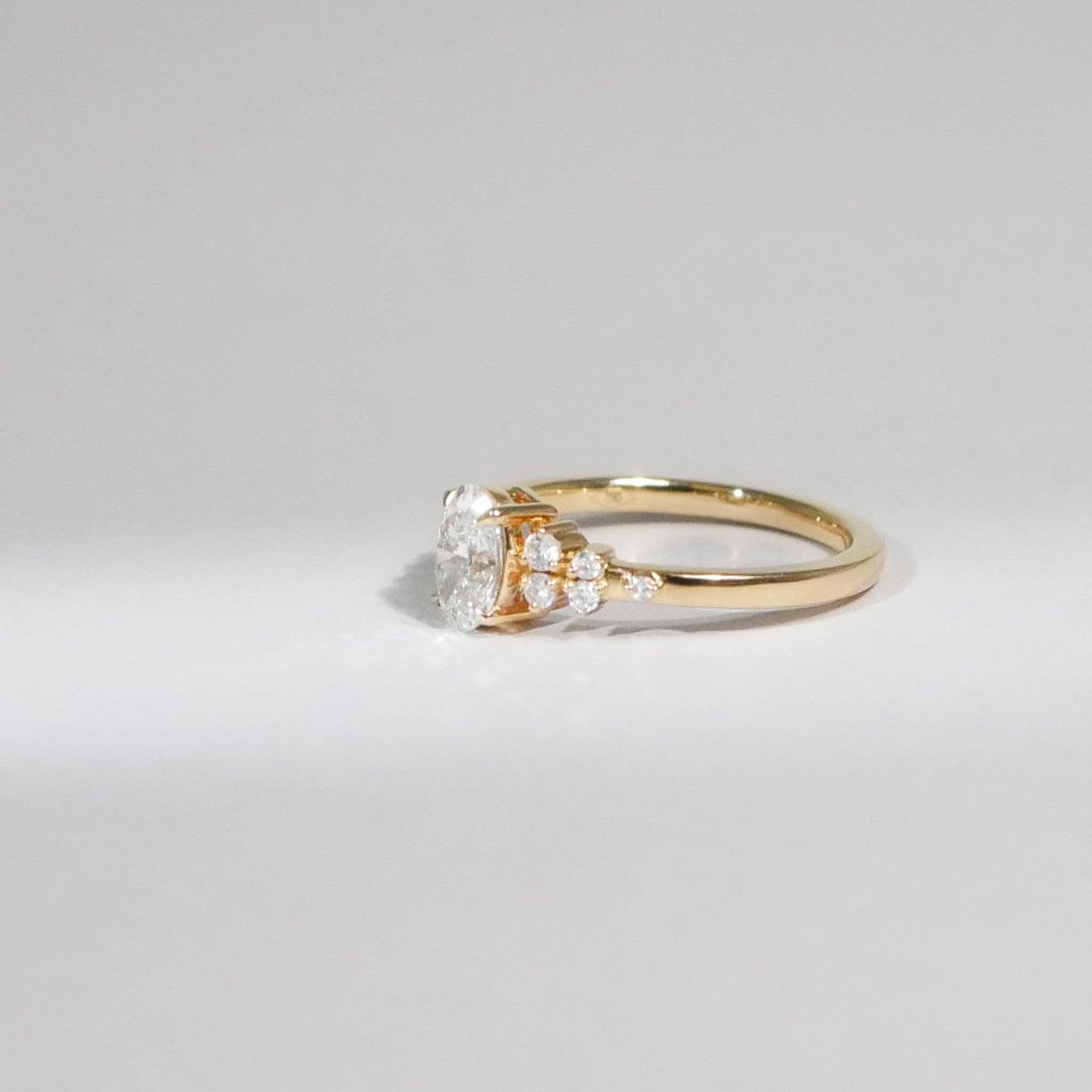 Ovaler Diamant Ring 18KT