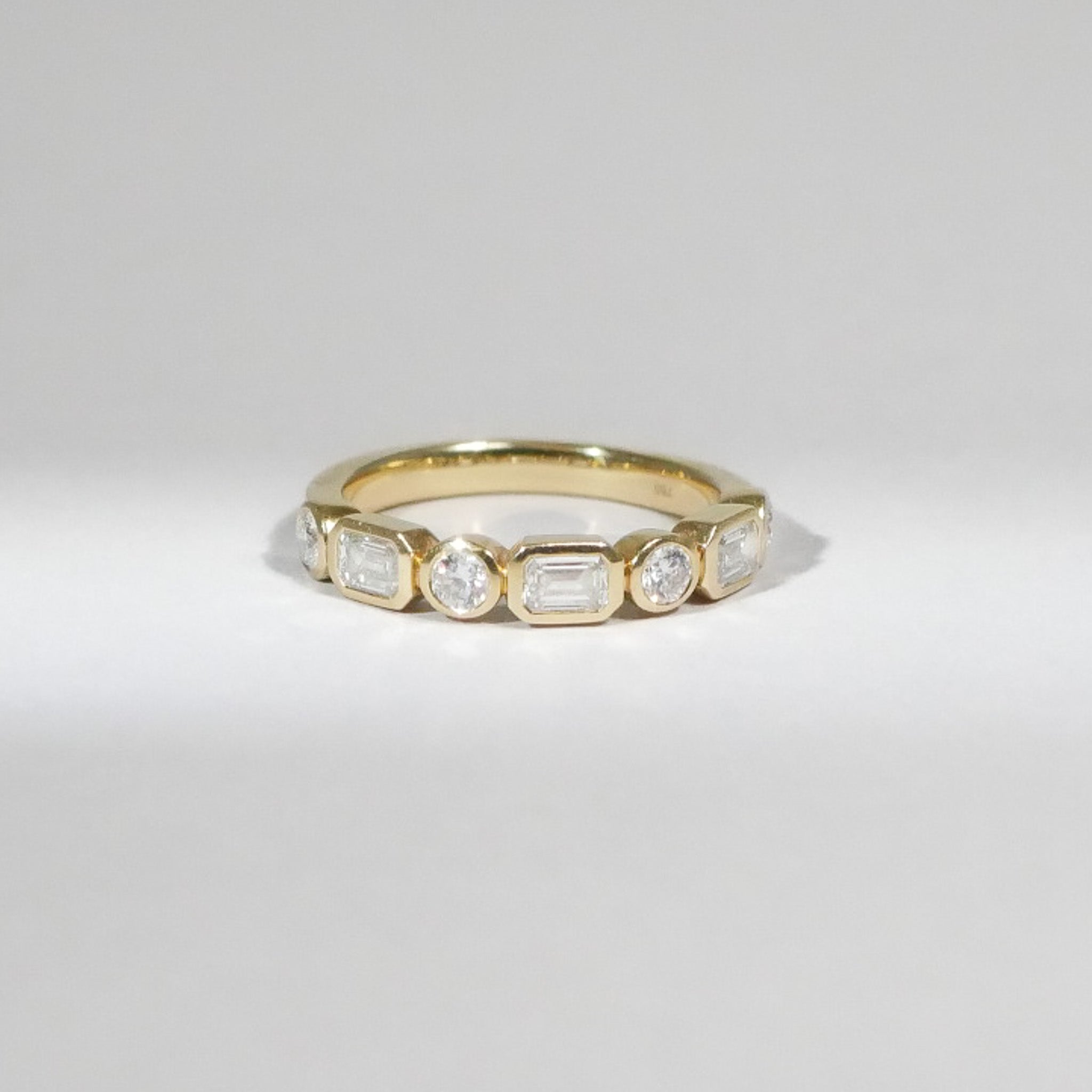 BEZEL Diamant Ring Emerald und Brillant cut 18 KT