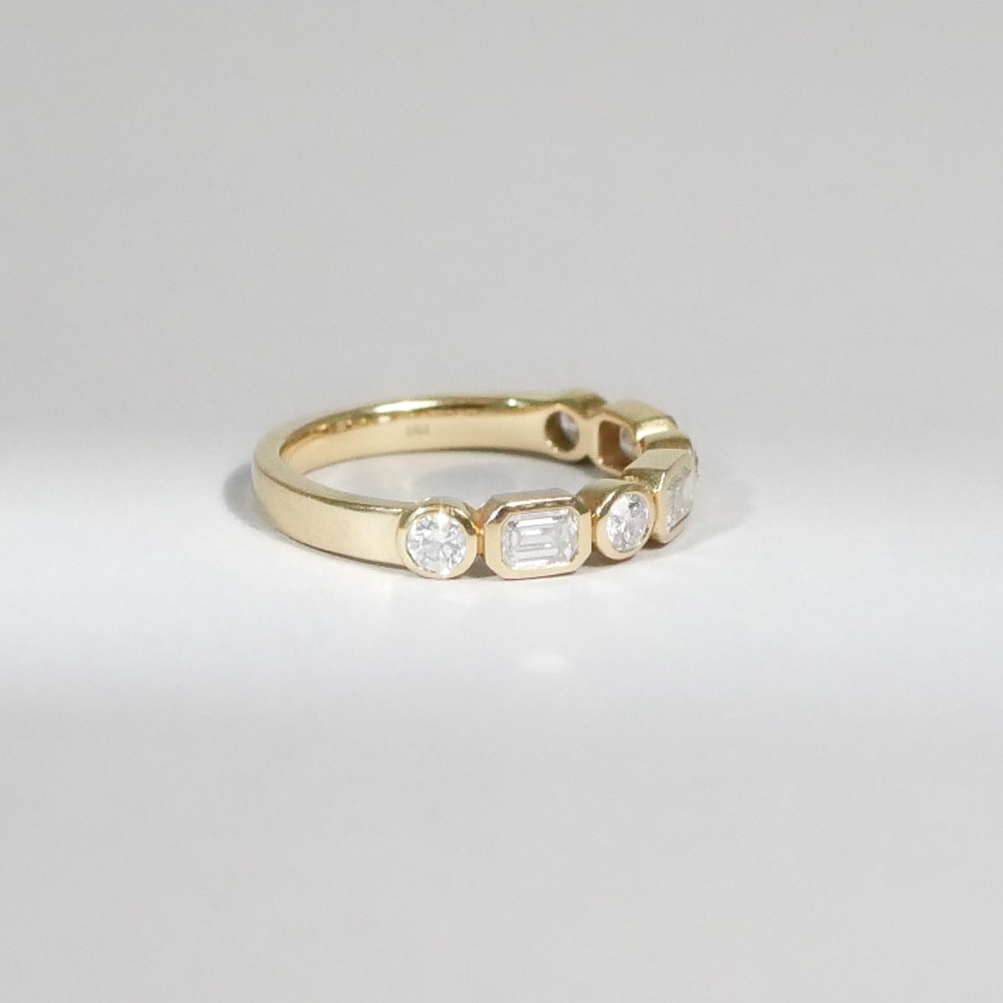 BEZEL Diamant Ring Emerald und Brillant cut 18 KT