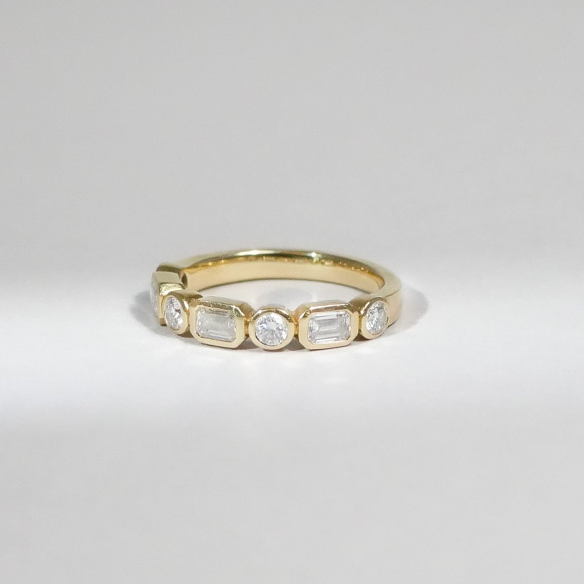 BEZEL Diamant Ring Emerald und Brillant cut 18 KT