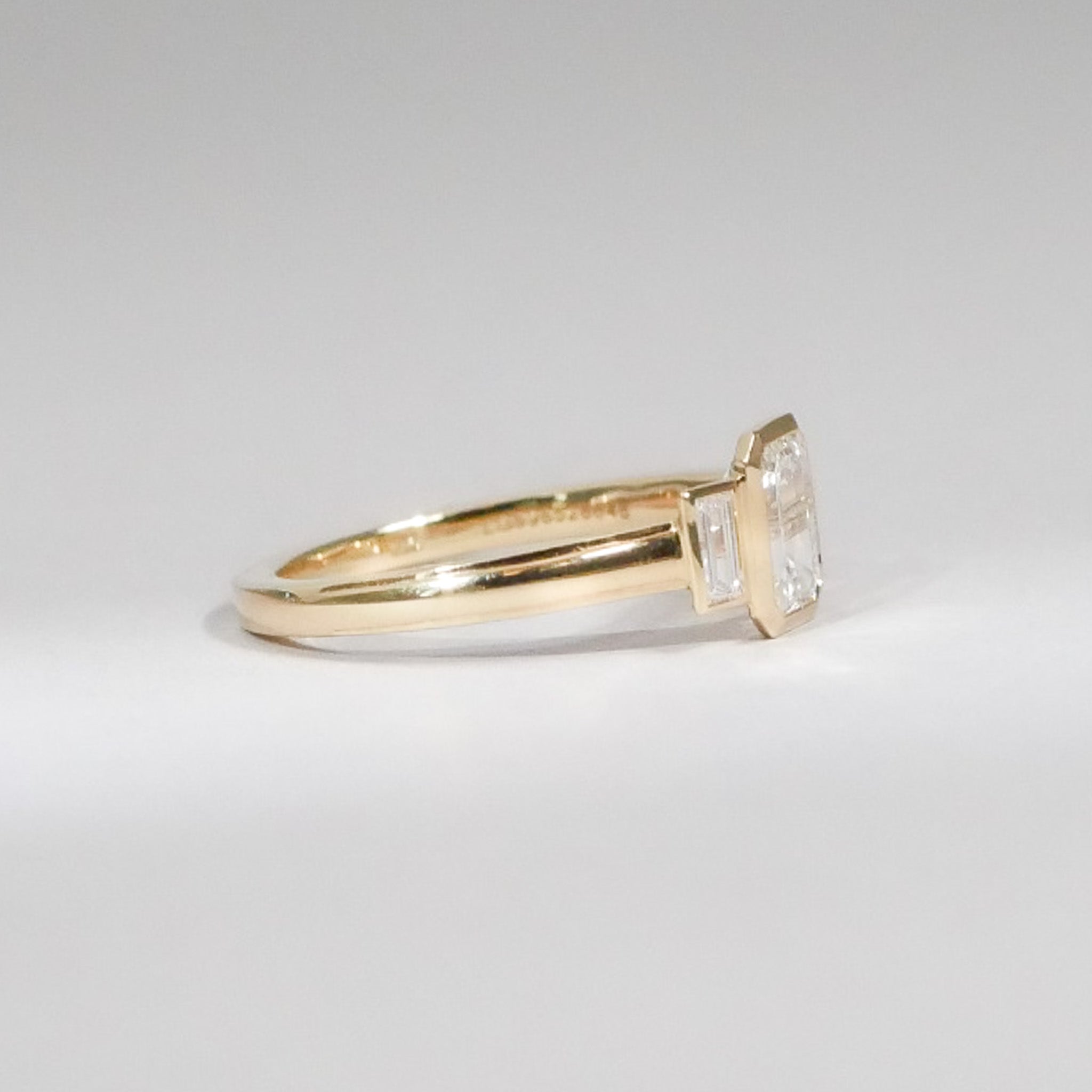 Bezel Emerald cut Diamant Ring 18KT