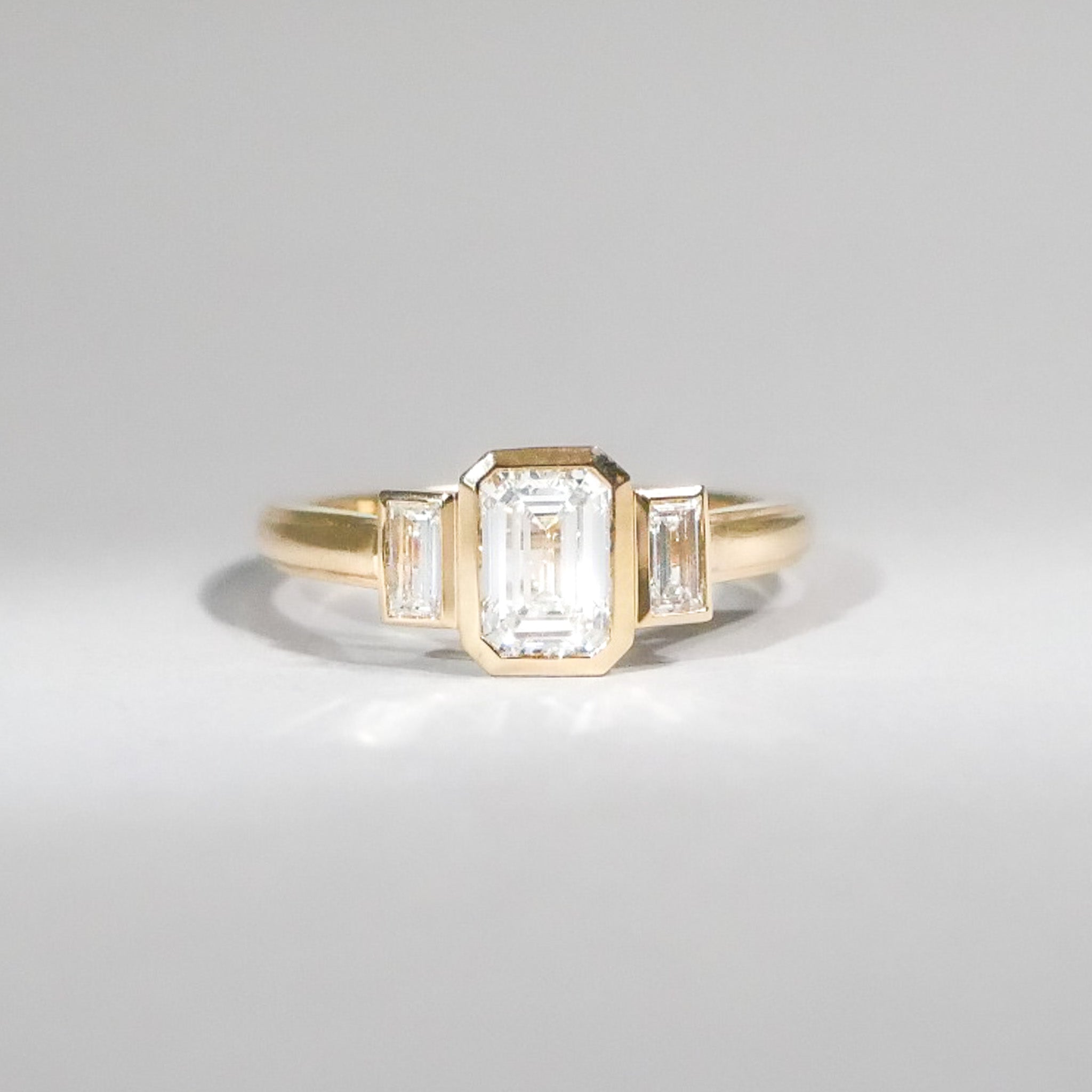 Bezel Emerald cut Diamant Ring 18KT