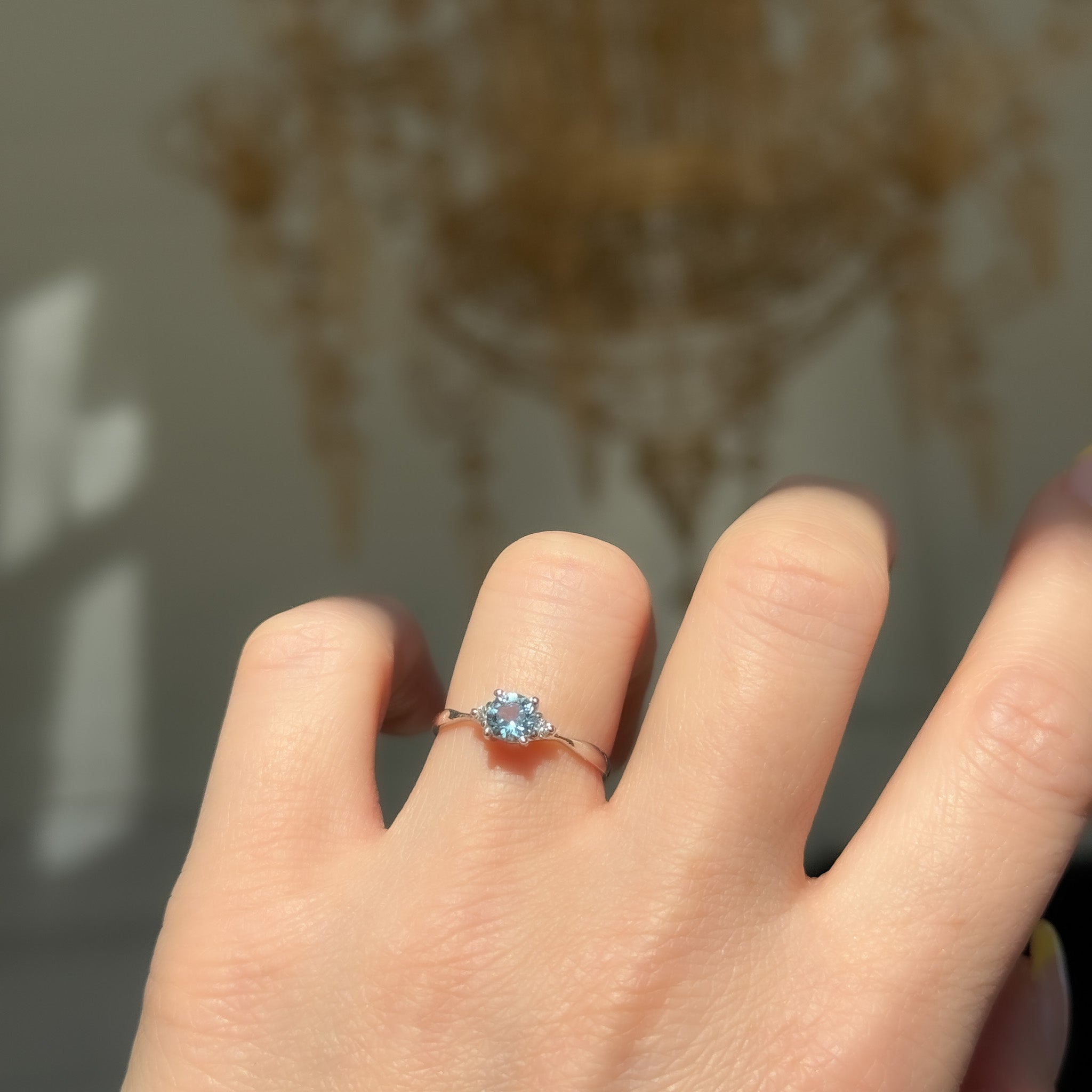 Ring blauer Topas und Diamanten