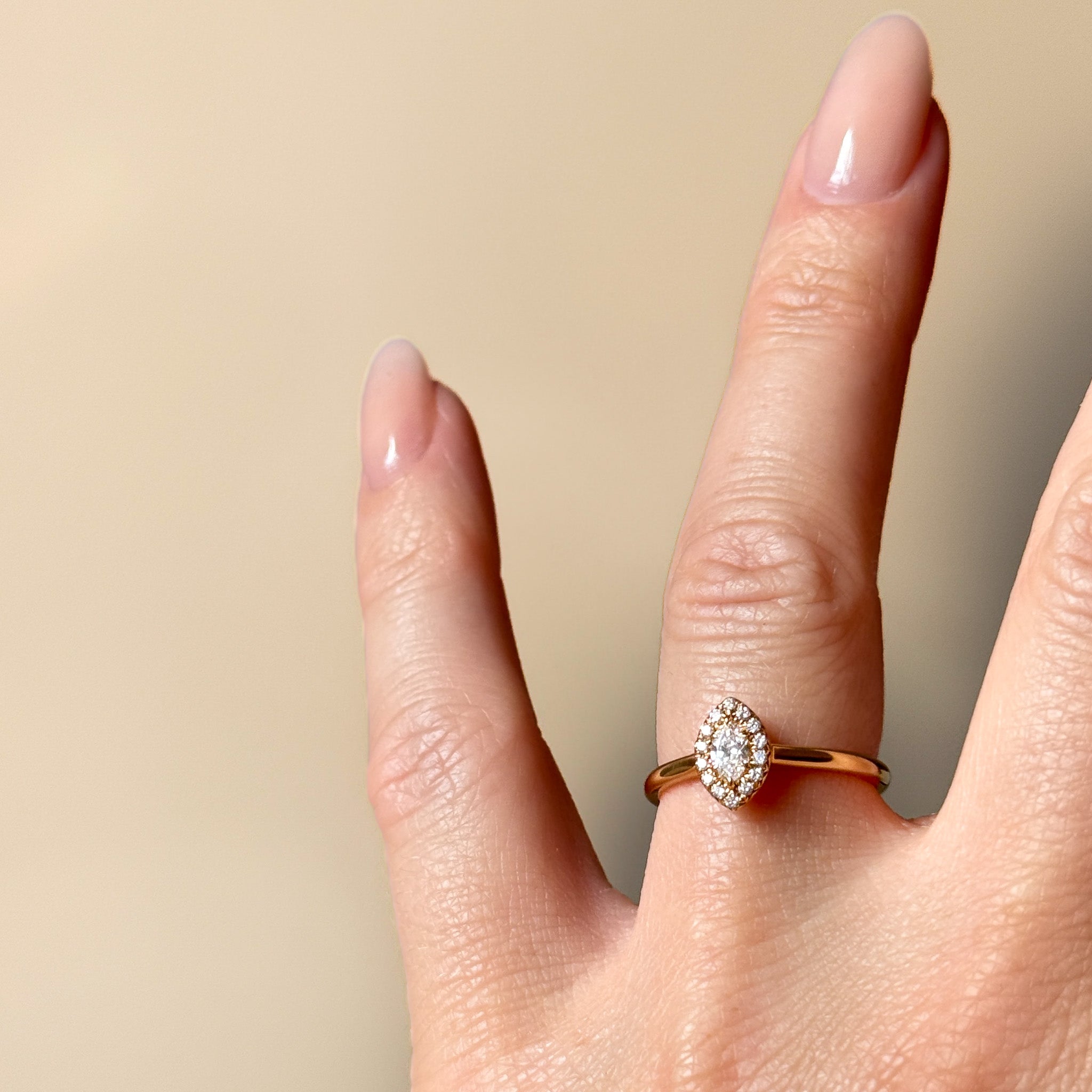 Navette-Diamantring Halo-Brillanten
