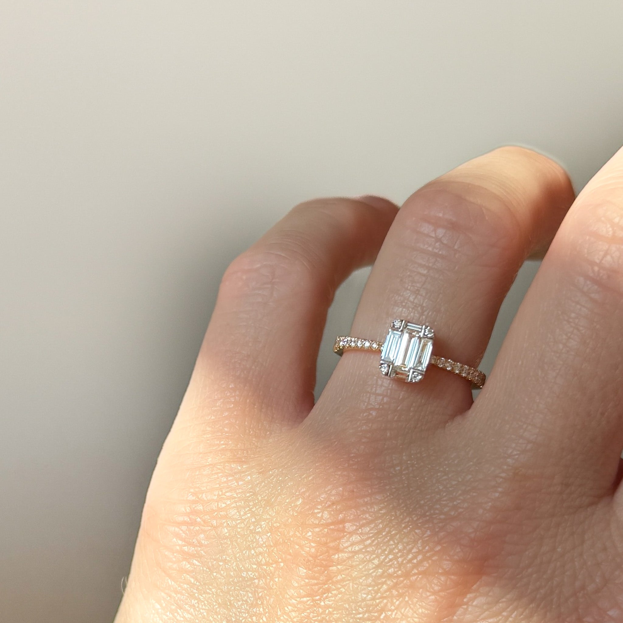 Illusion-Ring mit Baguette- & Brillantenbesatz