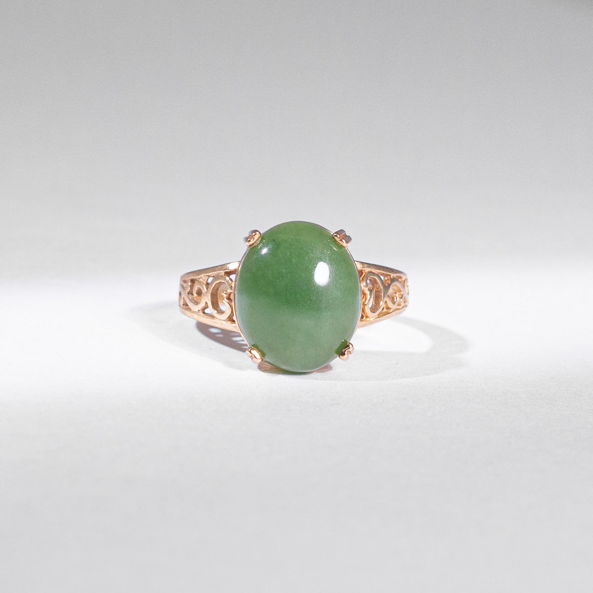 Vintage Jade Ring 9K Gelbgold mit ca. 3 ct moosgrüner Jade