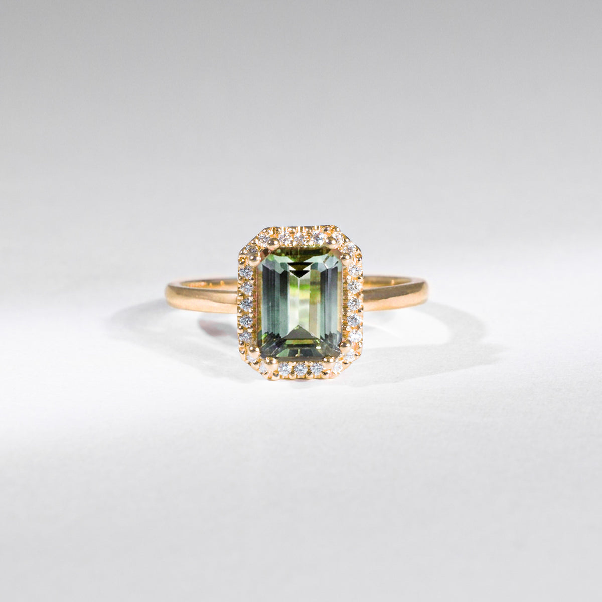 Re-Edition by gluecksgriff – 2 ct Emerald Cut mystic green Turmalin & Naturdiamanten | 14K Gold