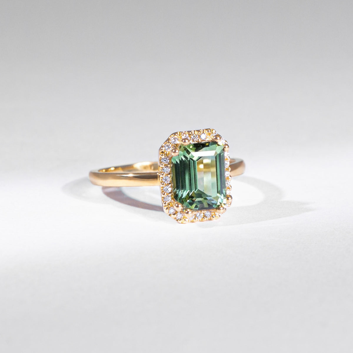Re-Edition by gluecksgriff – 2 ct Emerald Cut mystic green Turmalin & Naturdiamanten | 14K Gold
