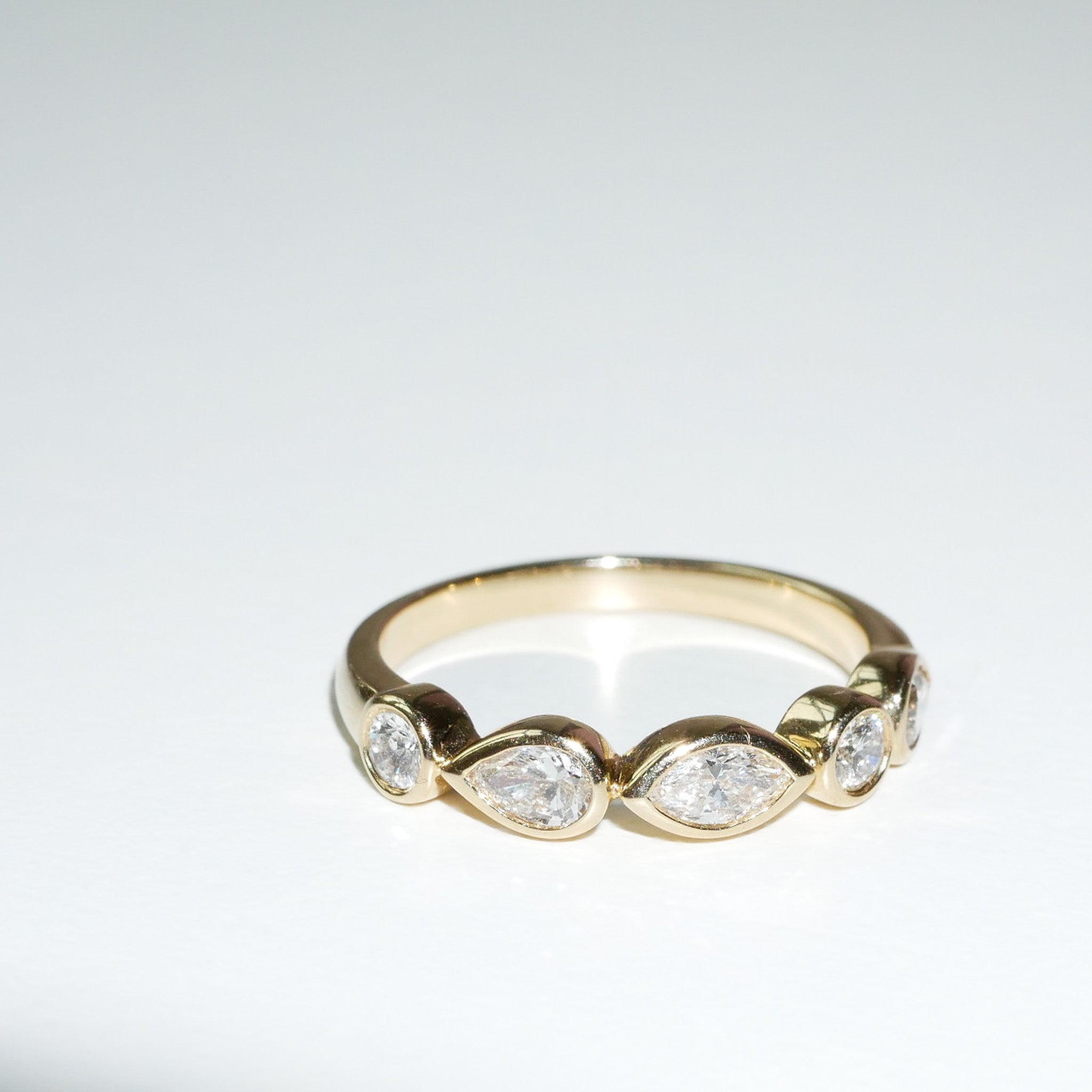 Ring Tropfen, Brillant und Navette Diamanten