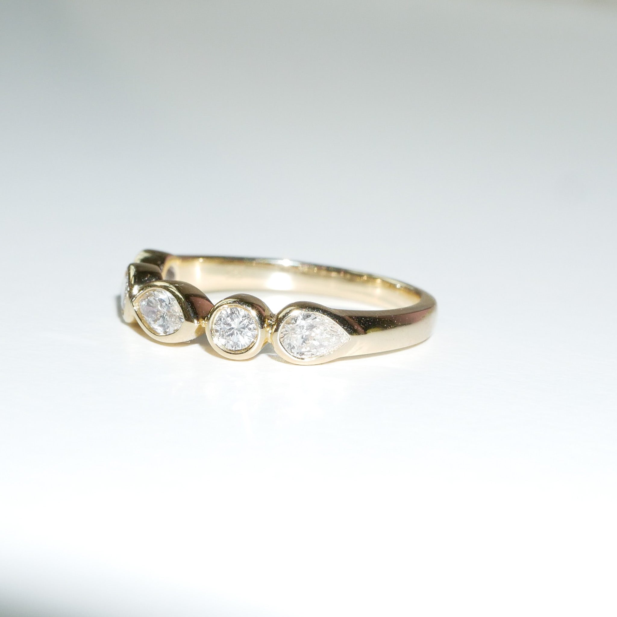 Ring Tropfen, Brillant und Navette Diamanten