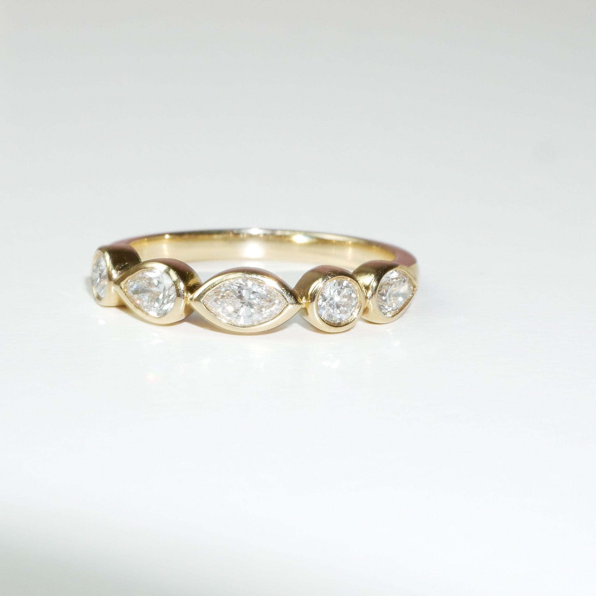 Ring Tropfen, Brillant und Navette Diamanten