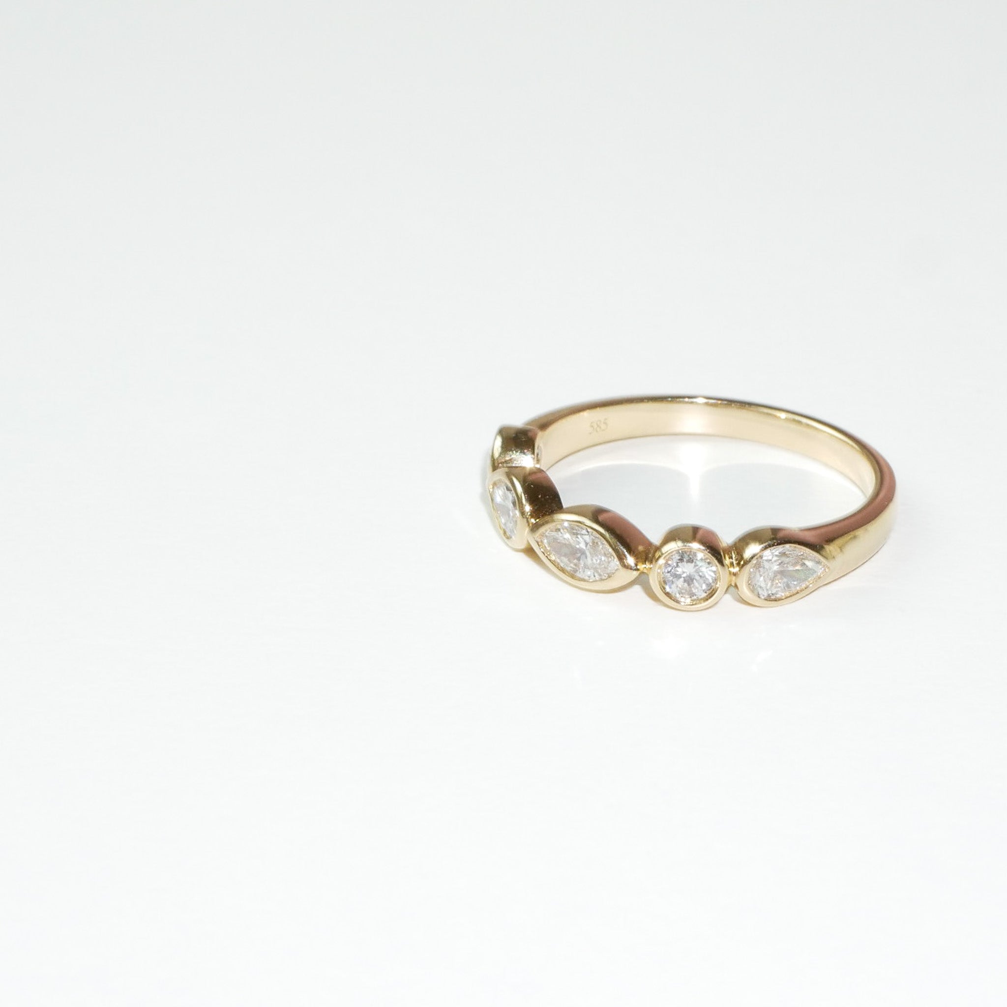 Ring Tropfen, Brillant und Navette Diamanten