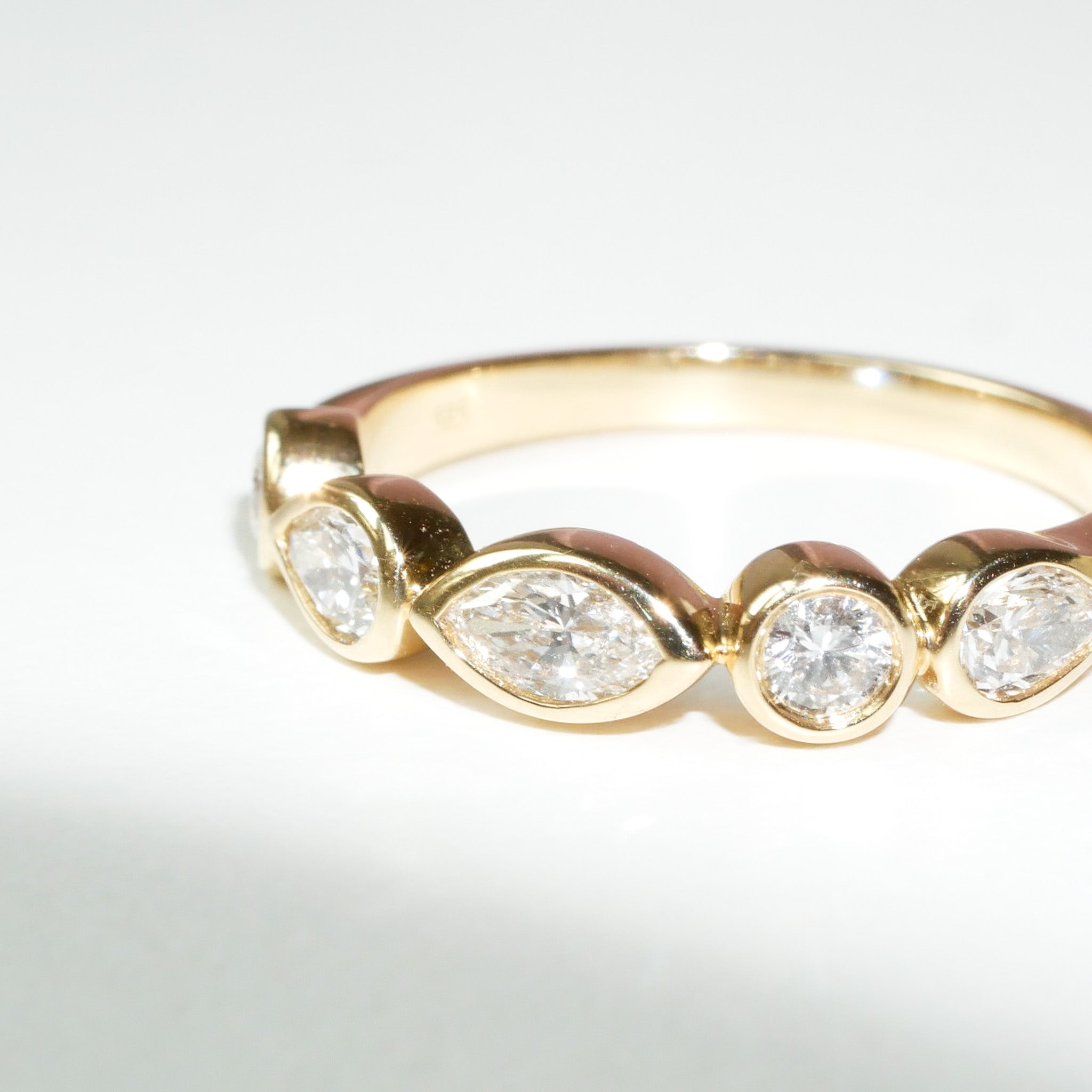 Ring Tropfen, Brillant und Navette Diamanten