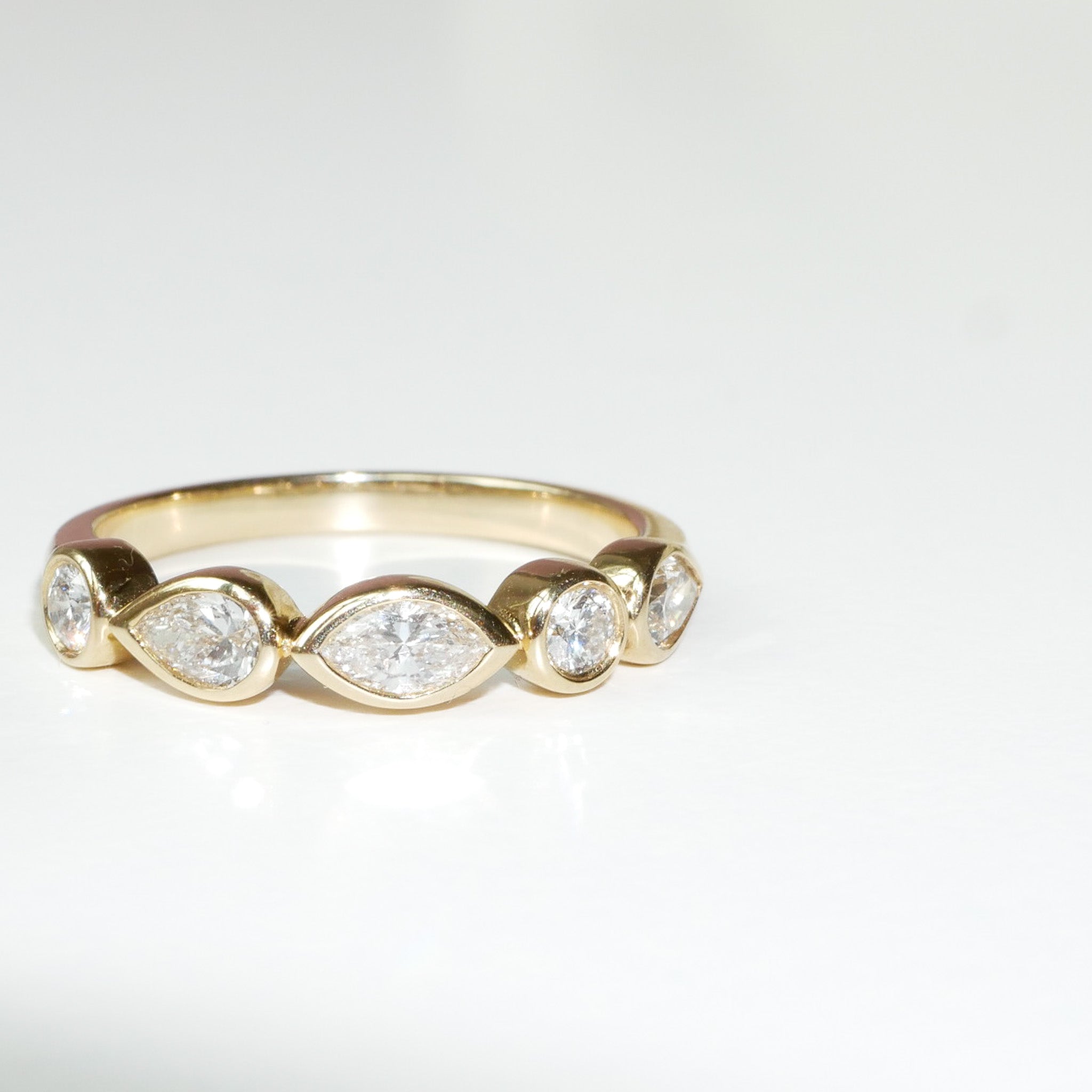 Ring Tropfen, Brillant und Navette Diamanten