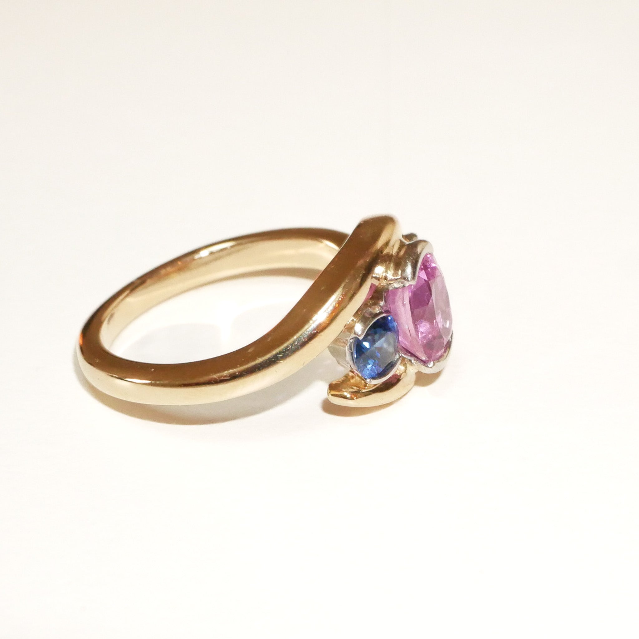 Vintage pink und blaue Saphire