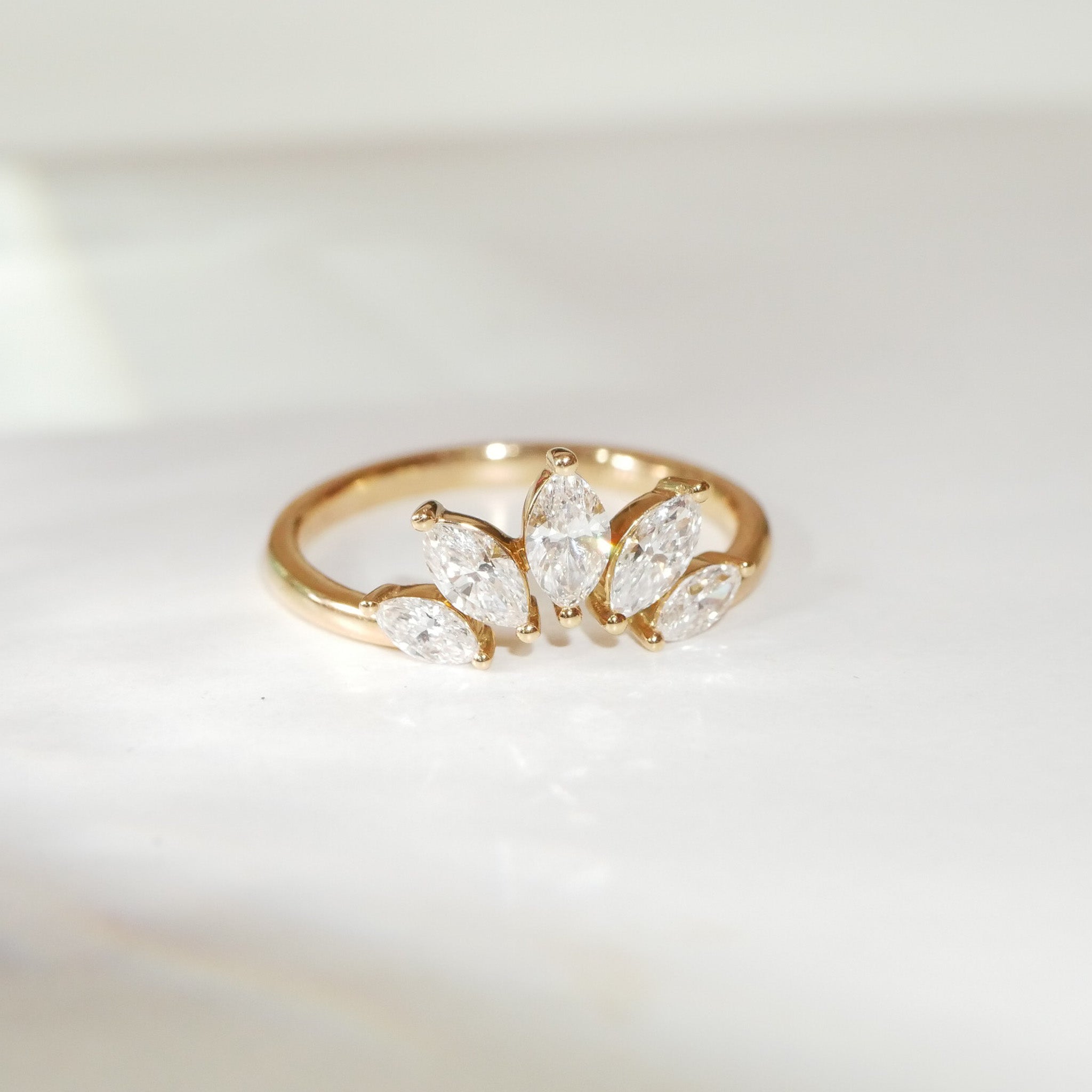 Crown Ring 18KT natürliche Diamanten Navette