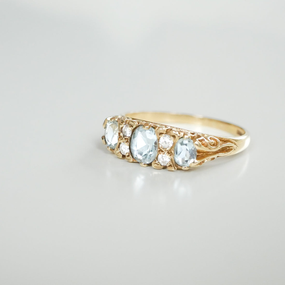 Vintage Ring Aquamarin und Diamanten