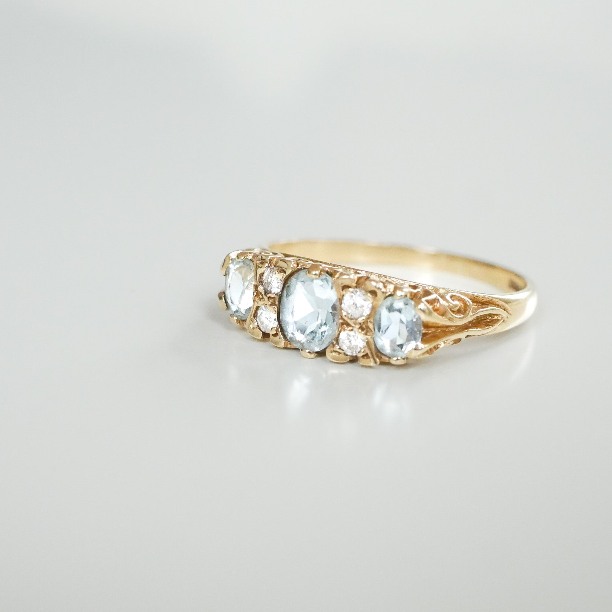 Vintage Ring Aquamarin und Diamanten