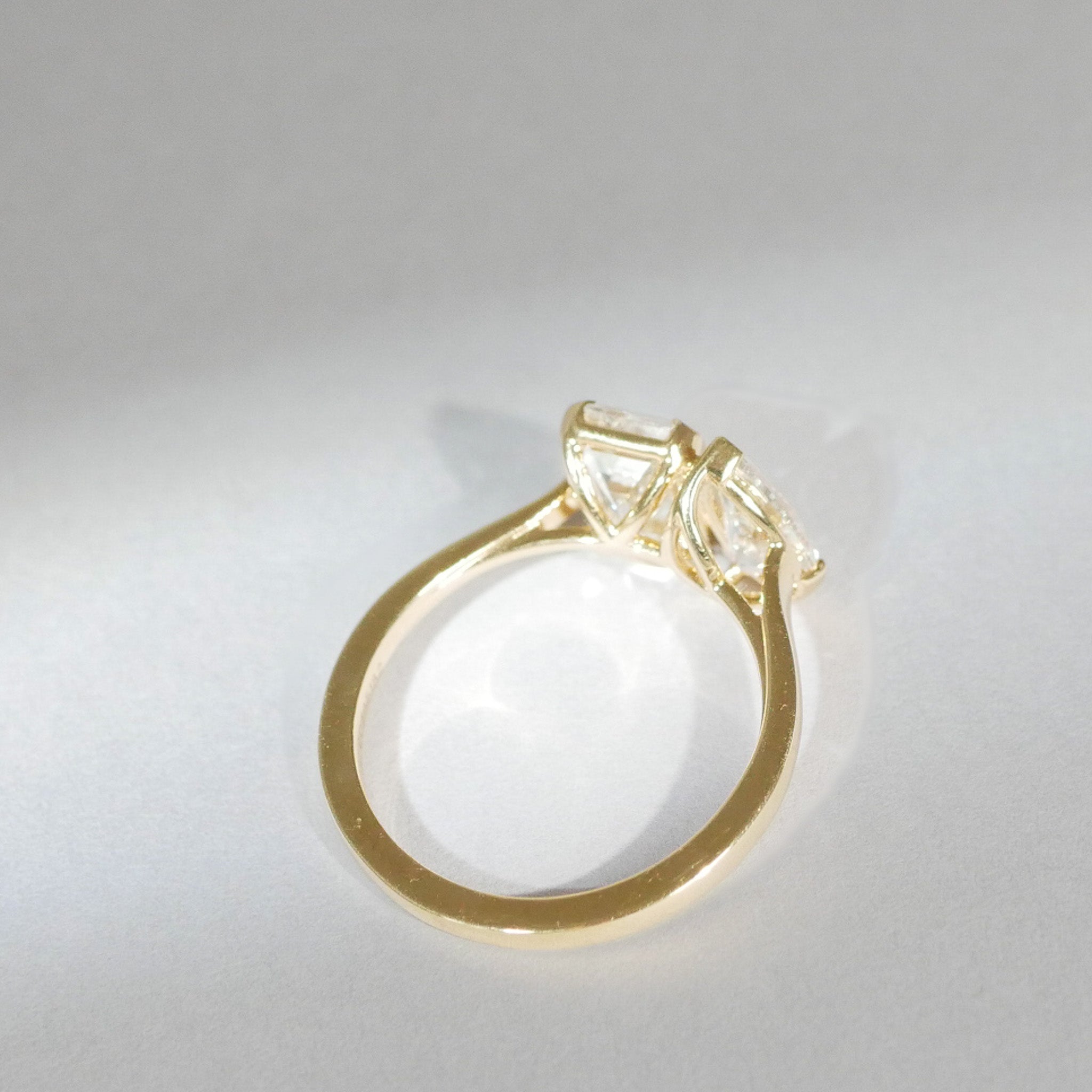 Ring 2 Diamanten Emerald und Tearcut