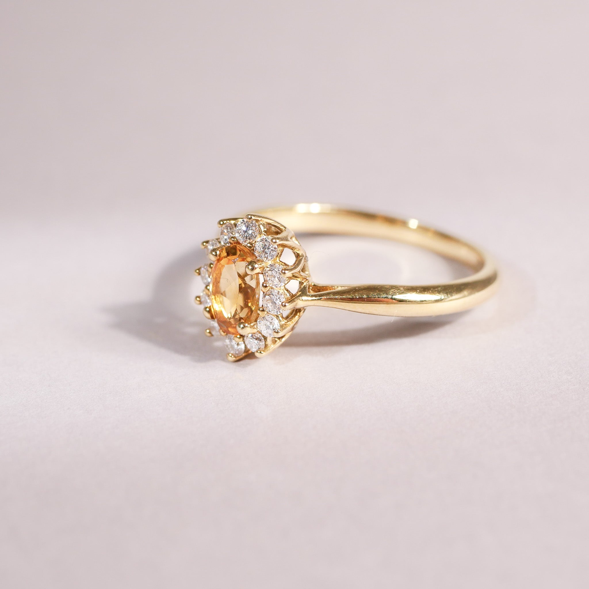 ovaler Citrin Diamant Ring