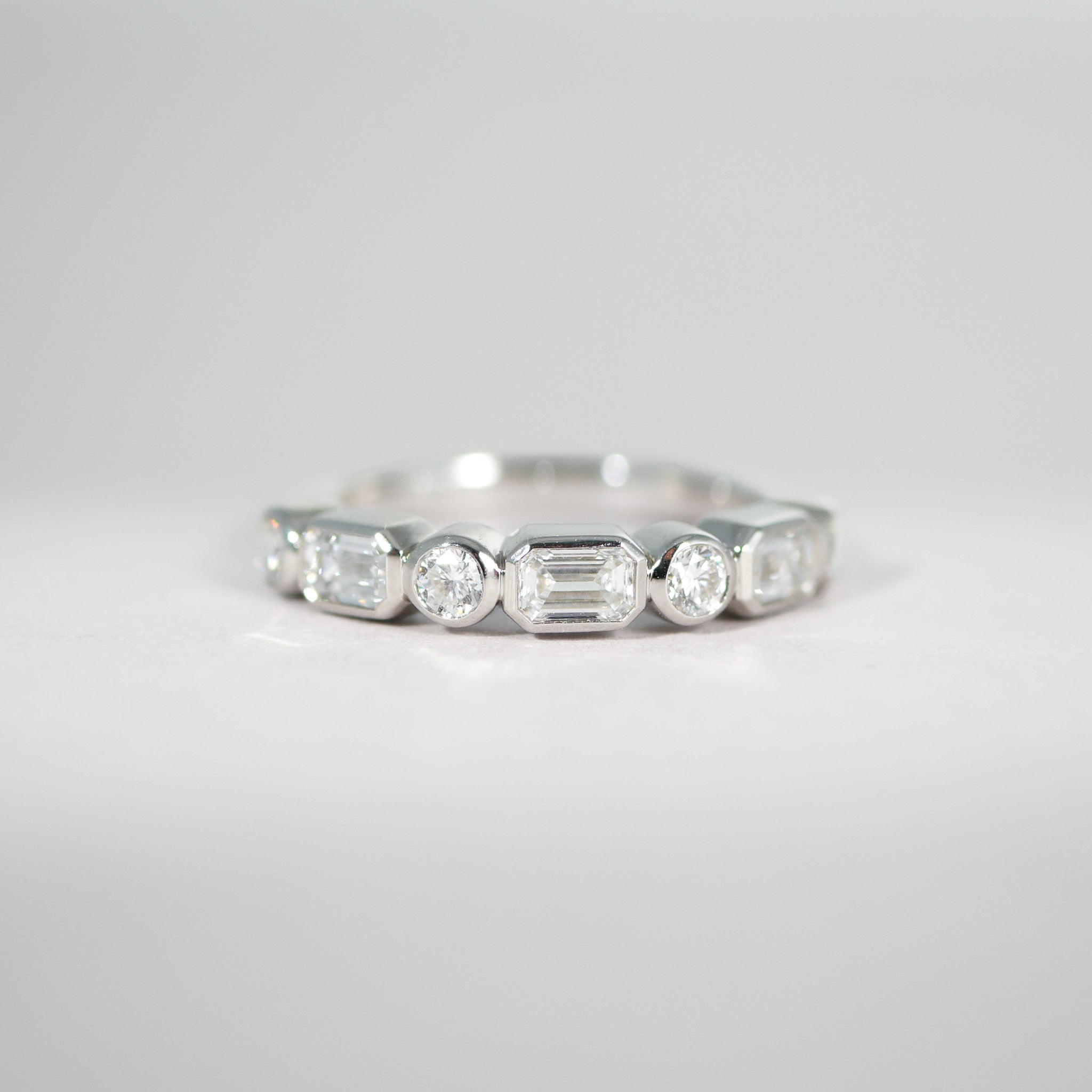 BEZEL Diamant Ring Emerald und Brillant cut 18 KT