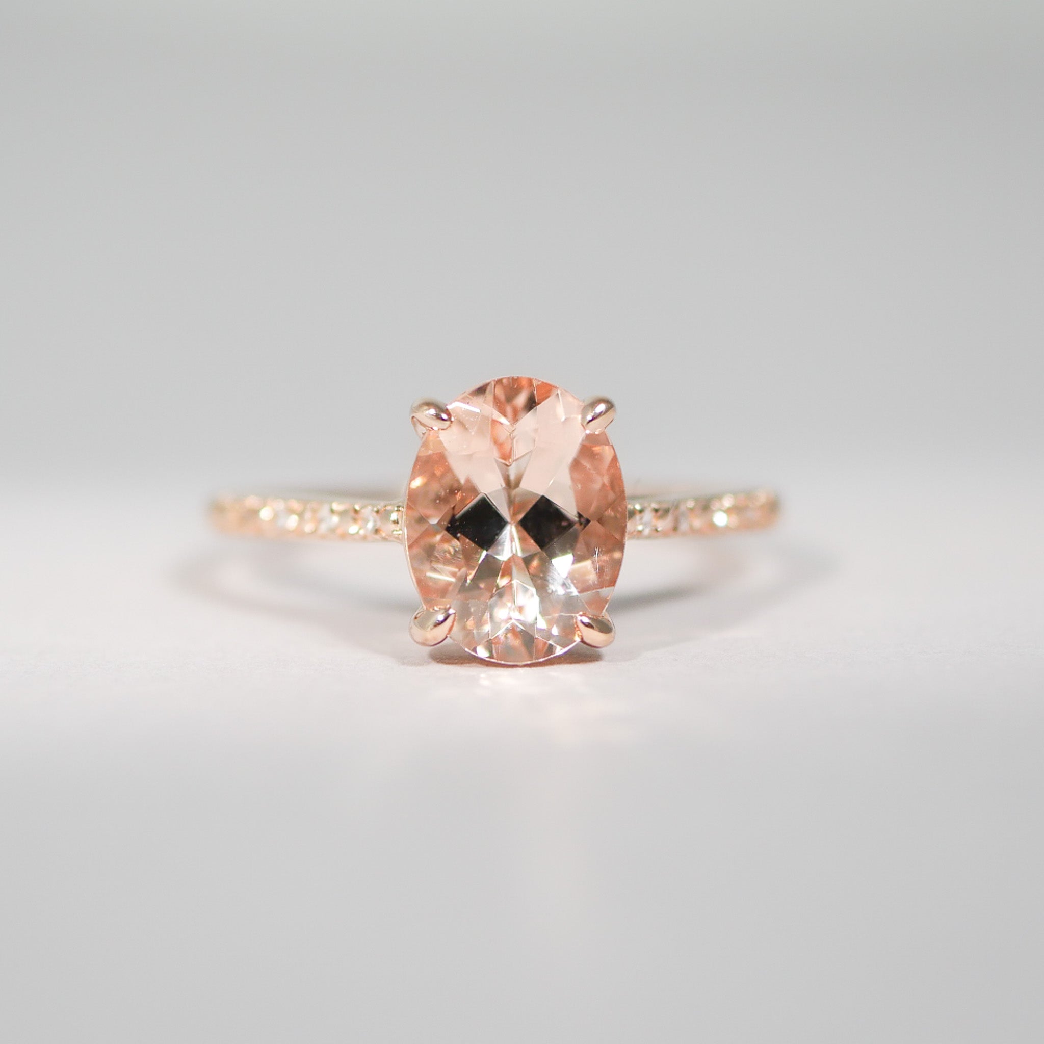 Ring aus 14KT Roségold mit Morganit und Brillanten
