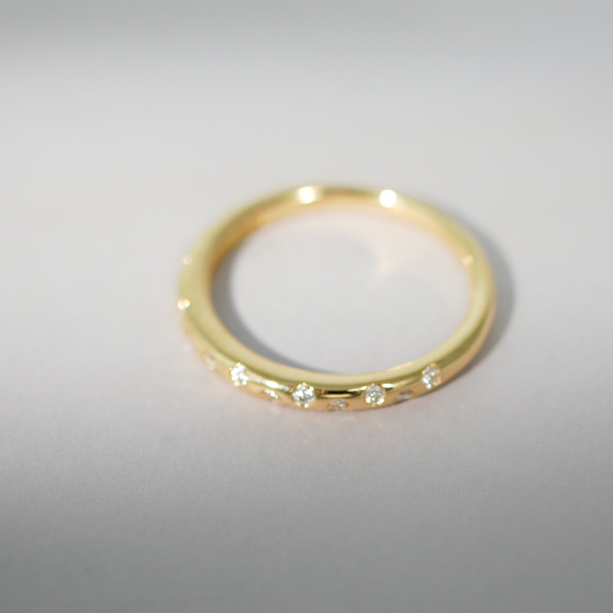 Ring aus 18KT Gelbgold mit 15 Brillanten