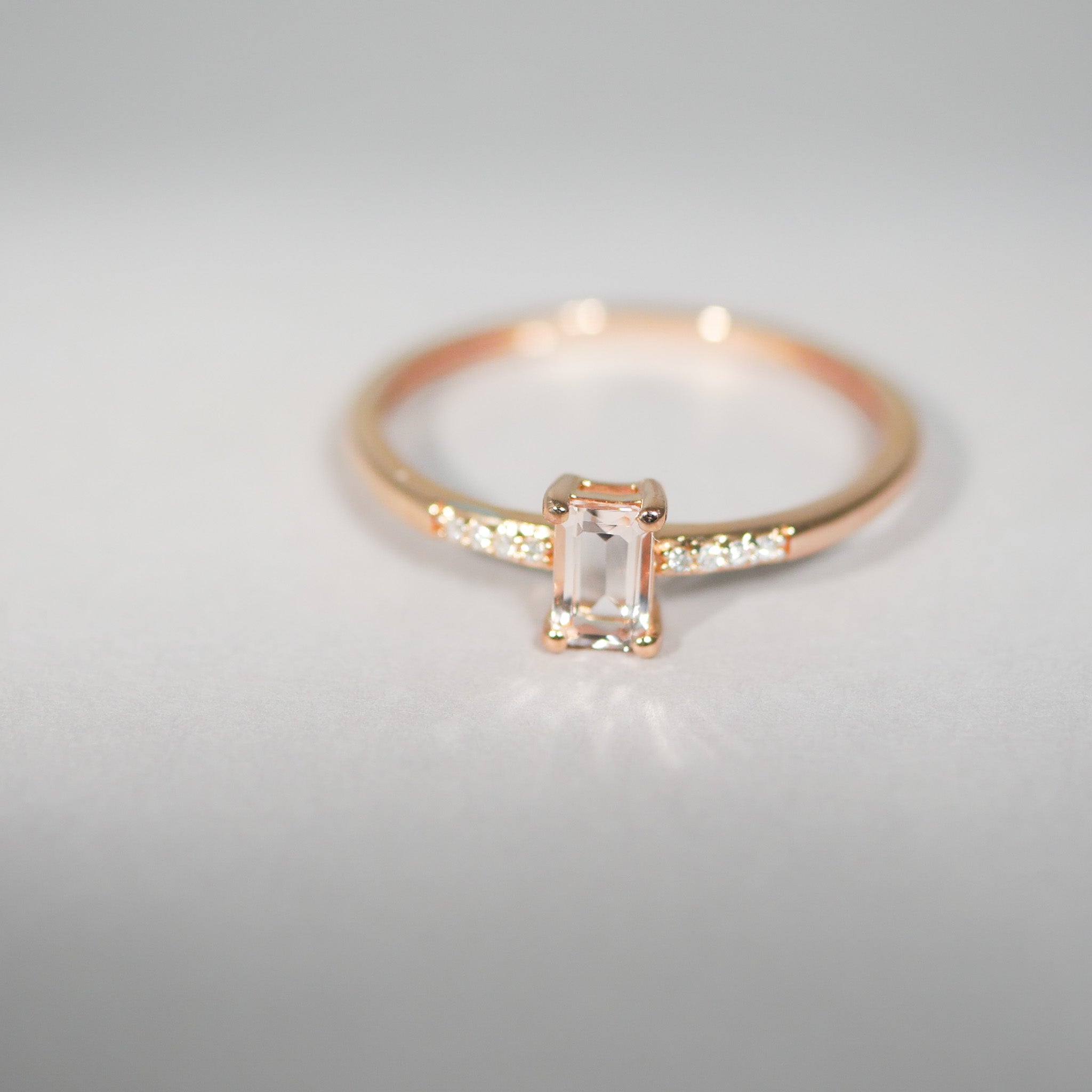 Ring aus 18KT Roségold mit Morganit & Brillanten