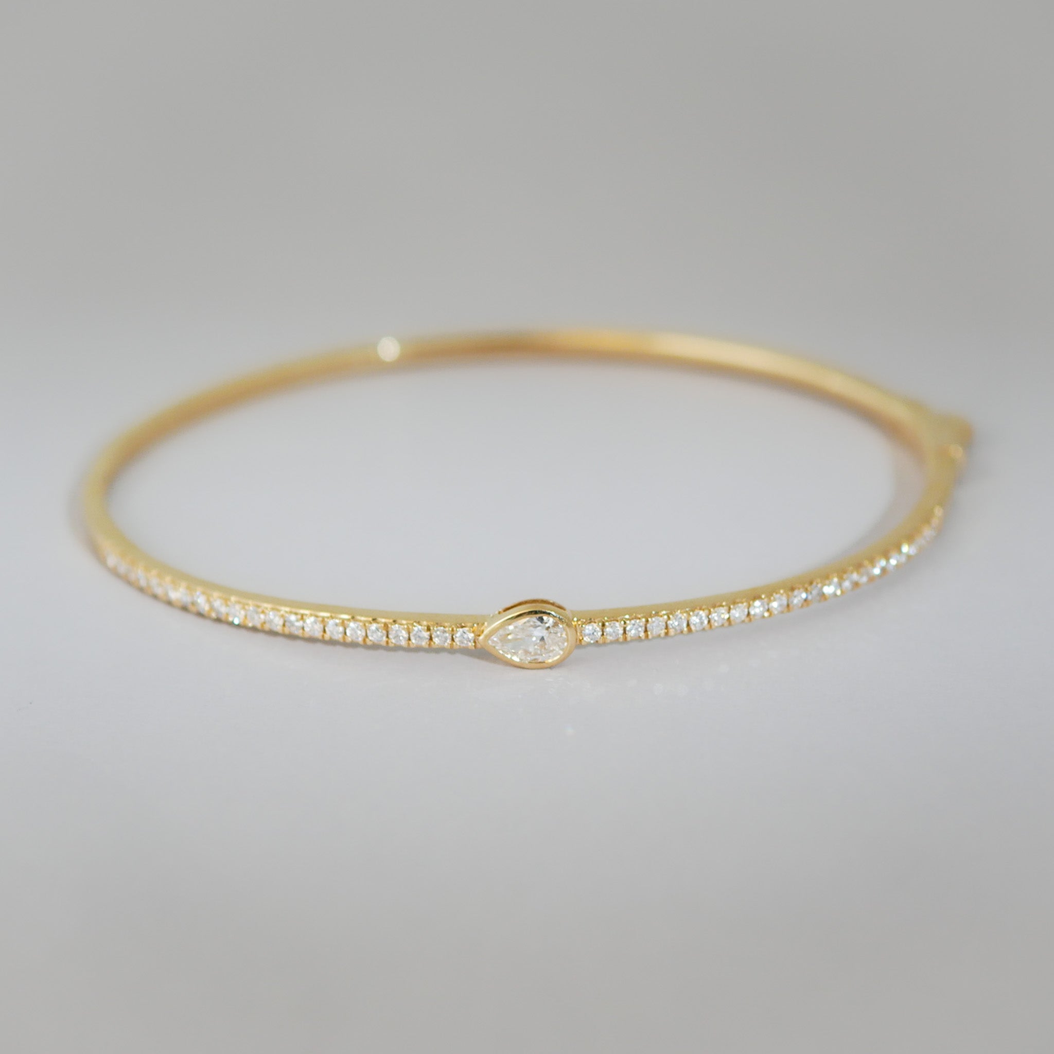 Armreif 14KT Tropfen Schliff Diamant und Brillanten