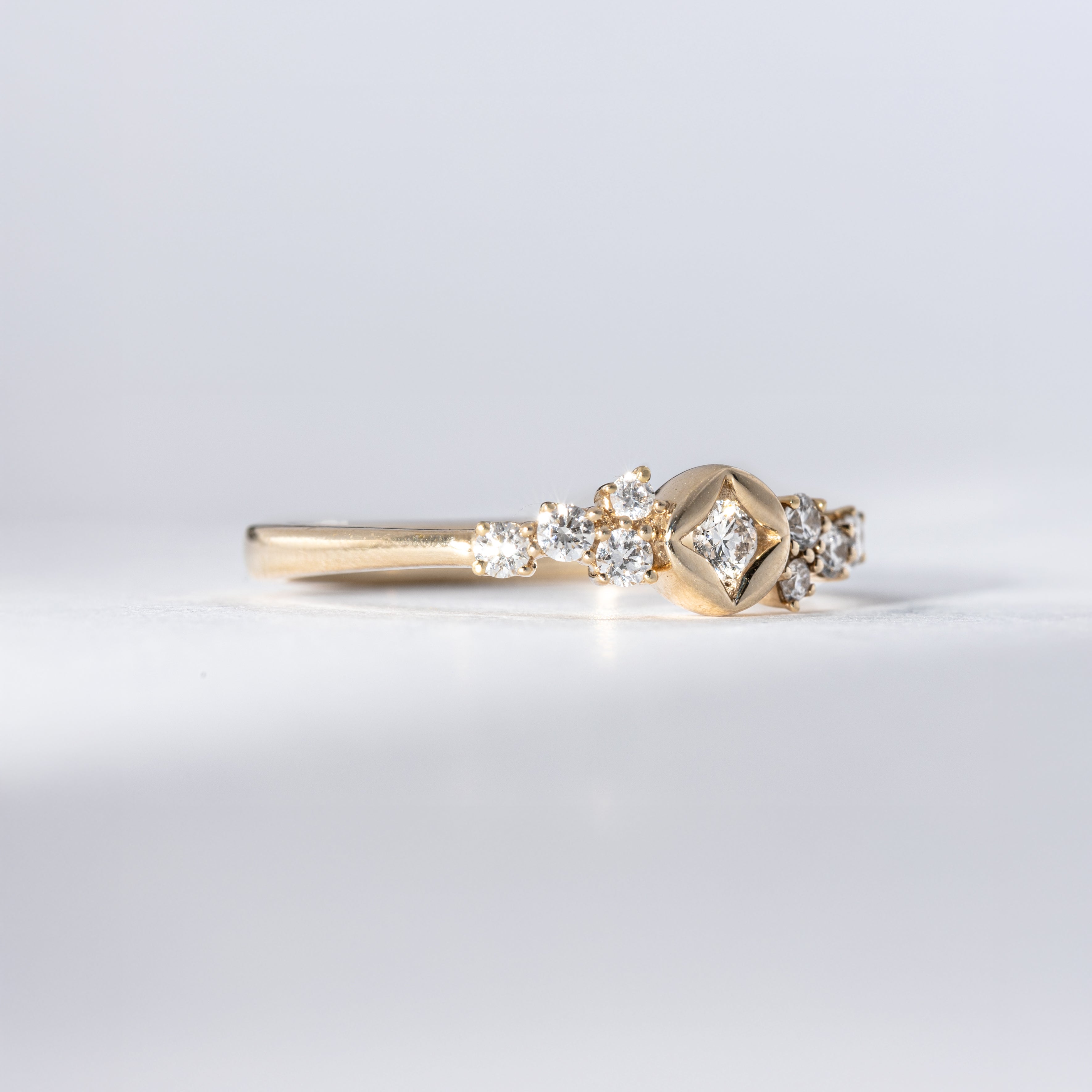Ring mit besonderer Blumenfassung