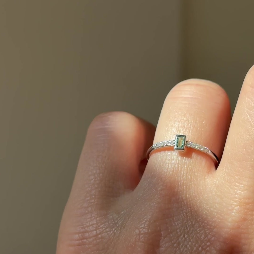 Ring Smaragd & Brillanten im Baguette-Design