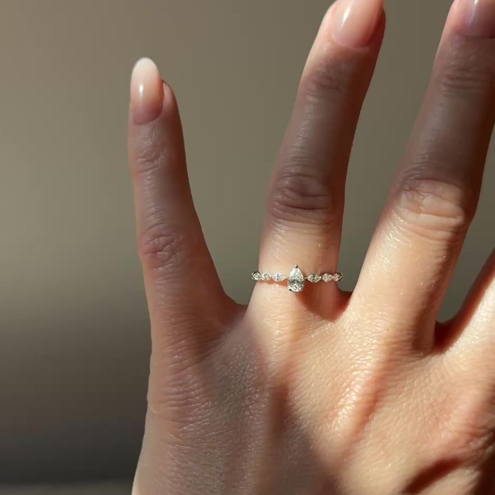 Diamantring mit Tropfen- & Navette-Diamanten
