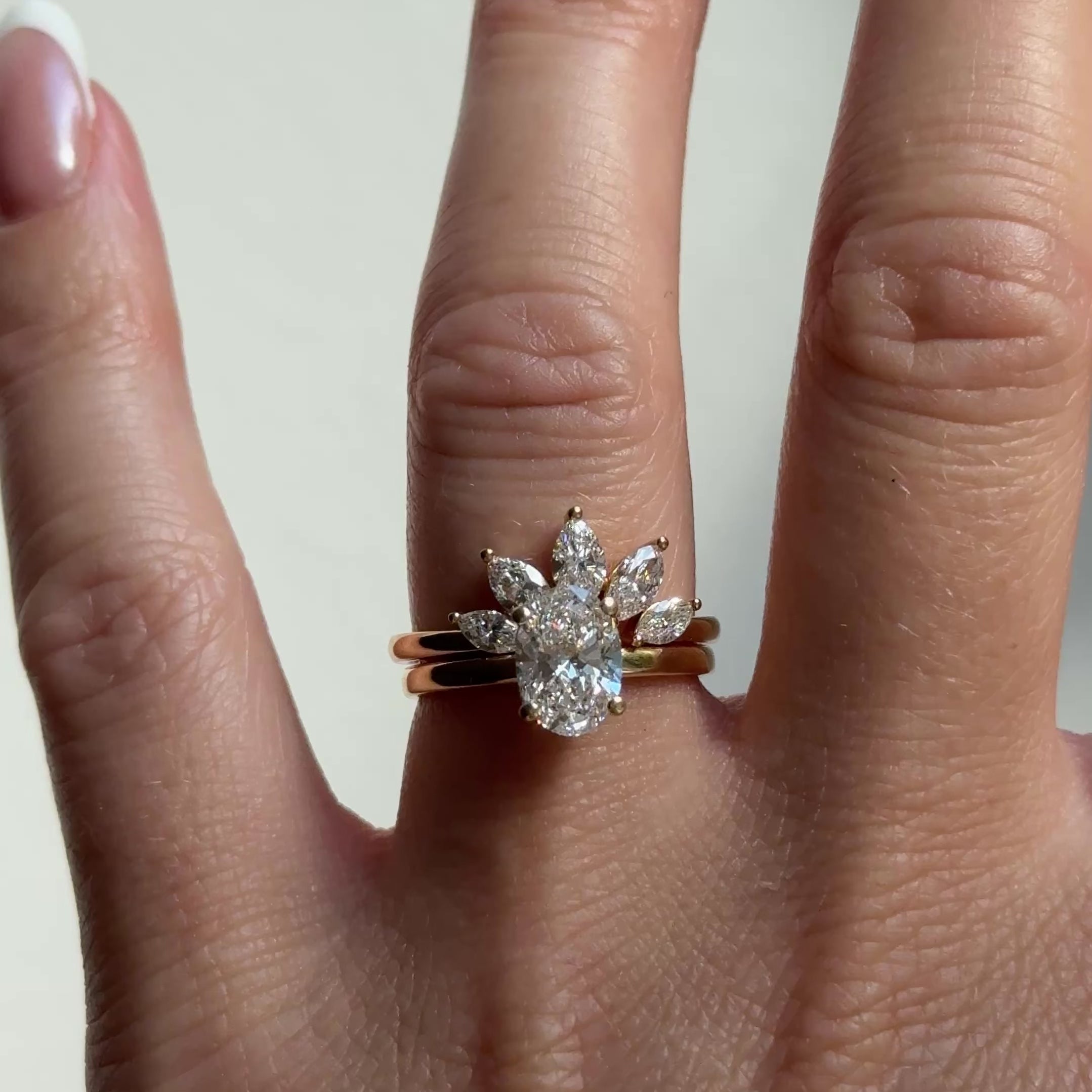 Crown Ring 18KT Diamanten Navette