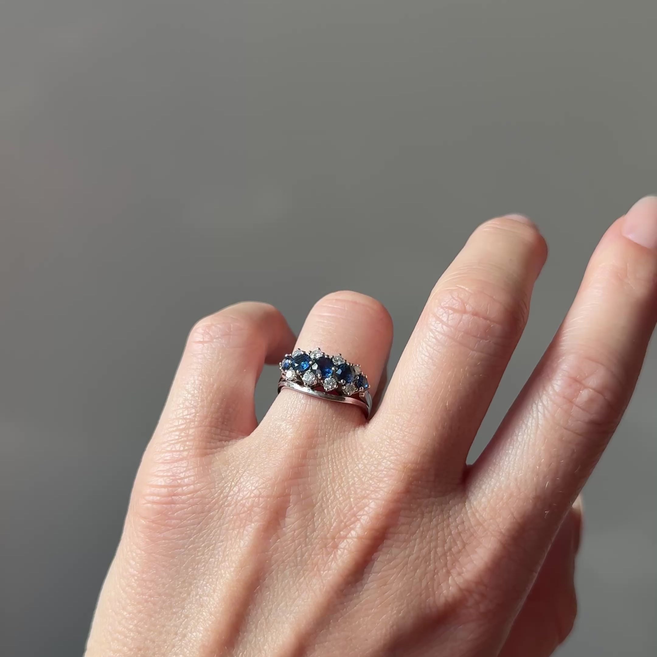 Vintage-Statementring aus 585 Weißgold mit Saphiren & Diamanten