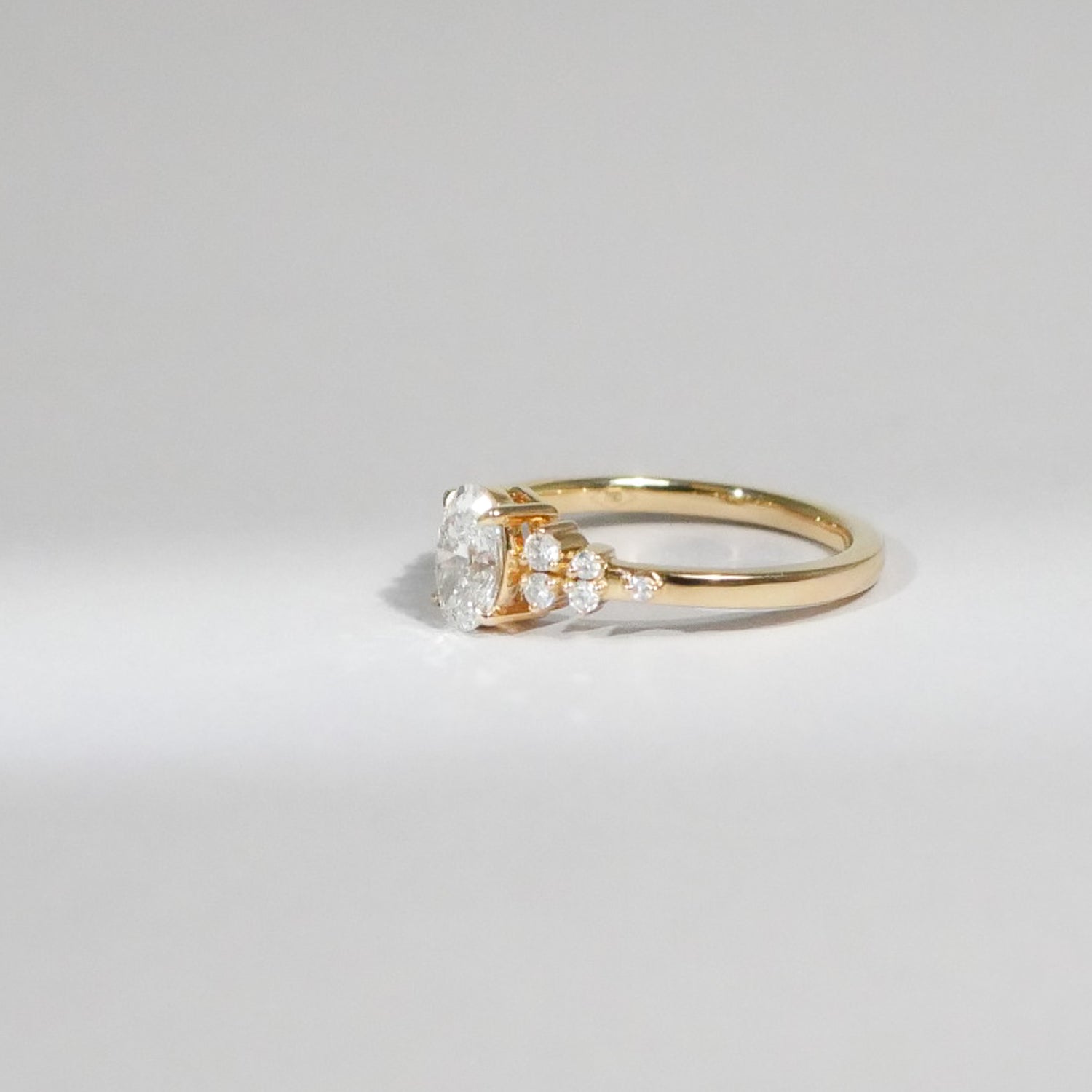 Ovaler Diamant Ring 18KT