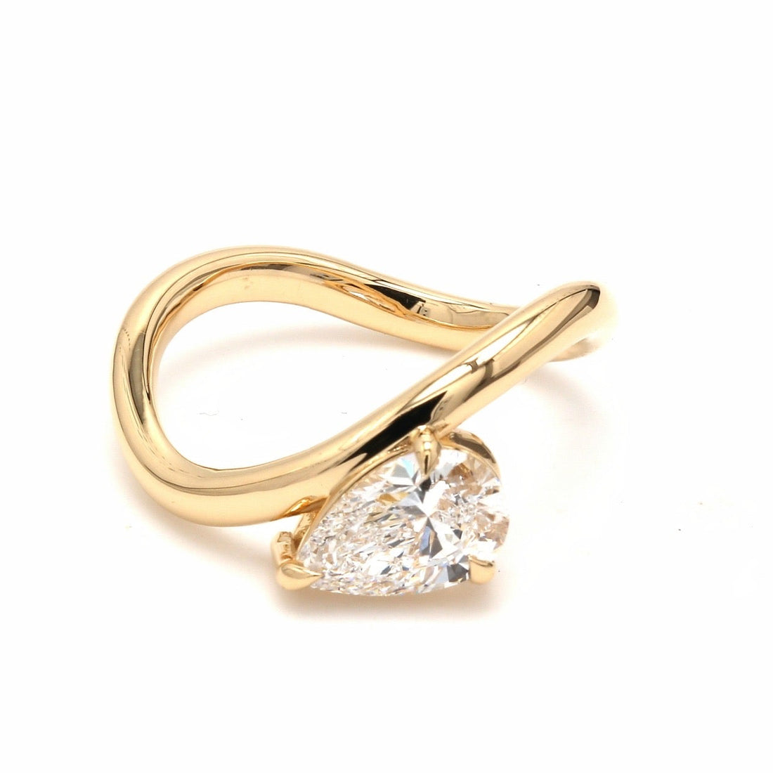 Ring Tropfenschliff Diamant filigran