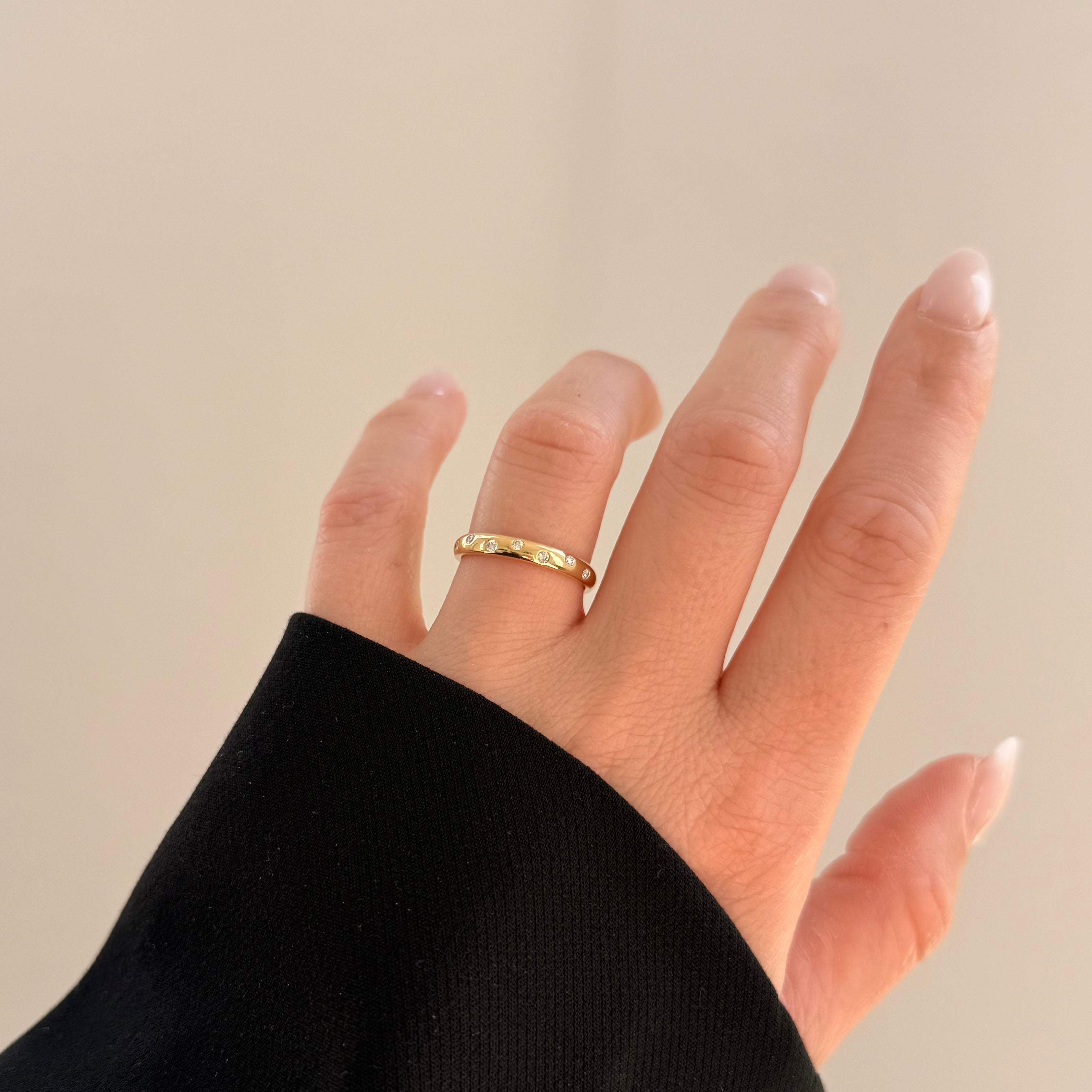 Ring aus 18KT Gelbgold mit 7 Brillanten