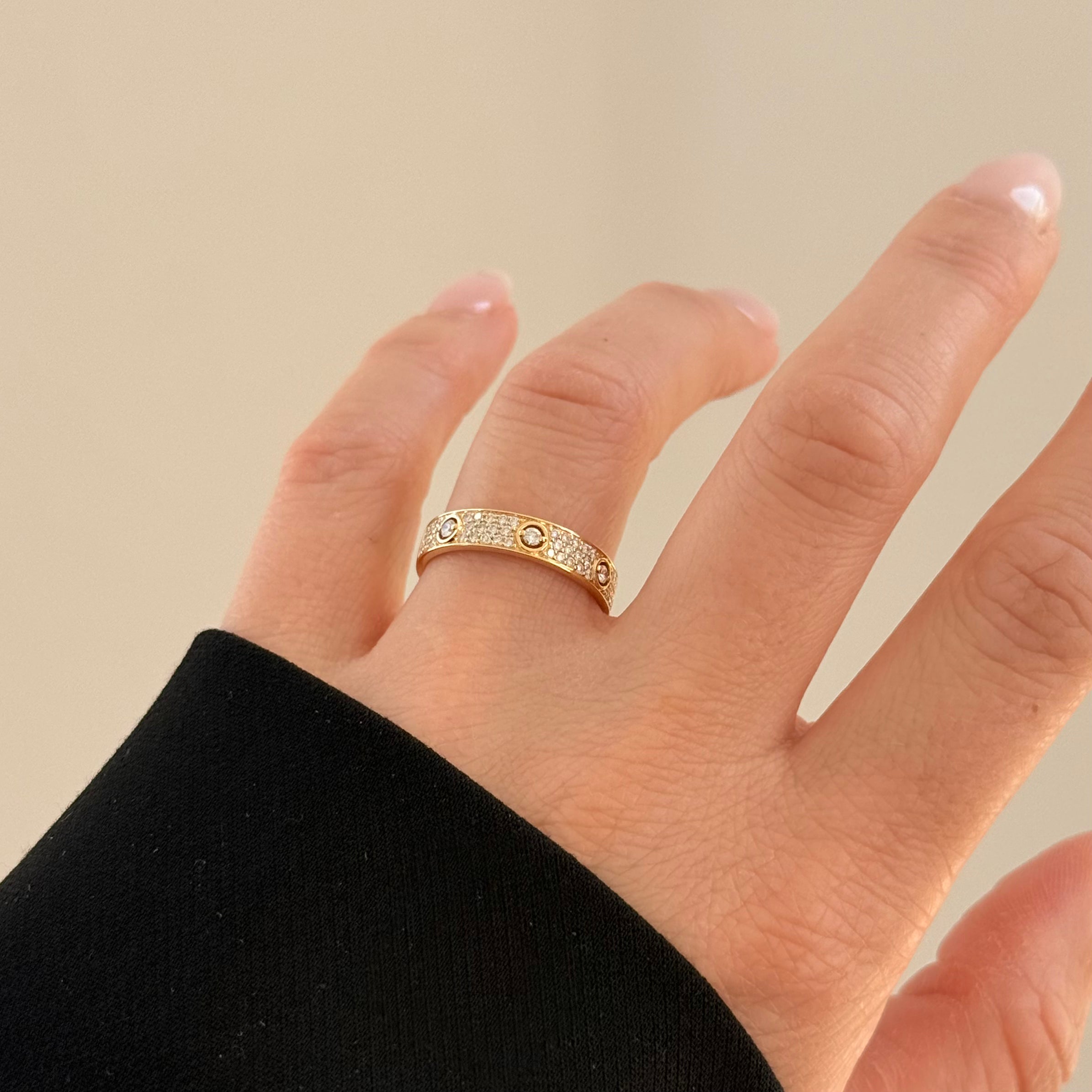 Ring aus 18KT Gelbgold mit 47 Brillanten