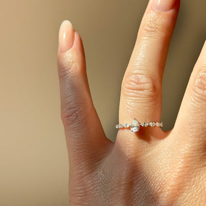 Diamantring mit Tropfen- &amp; Navette-Diamanten