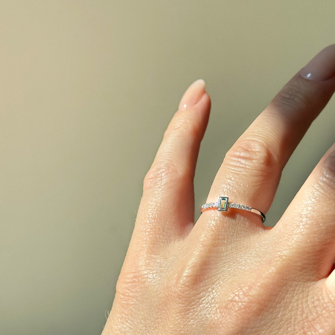 Ring Smaragd & Brillanten im Baguette-Design