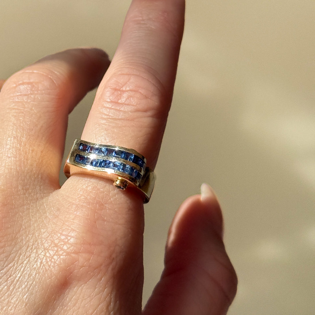 Ceylon-Saphire Ring "Wavefy" - Designed by gluecksgriff