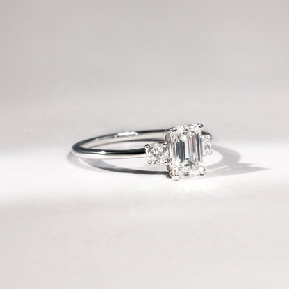 Diamantring Emeraldcut aus 14 Karat Weißgold mit 1,02 ct Diamant