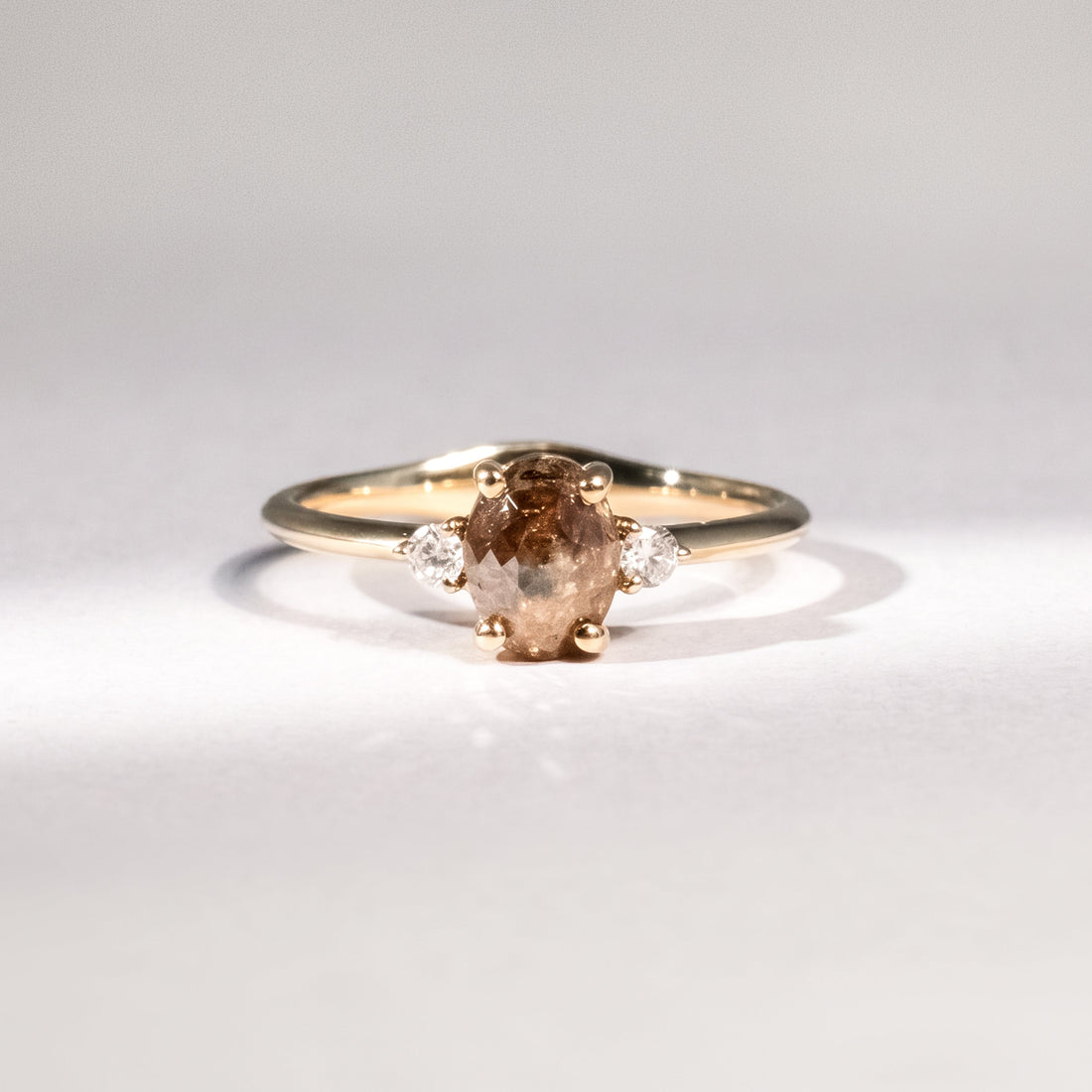 Diamantring aus 18 Karat Gelbgold mit braunem Diamant, Brillanten