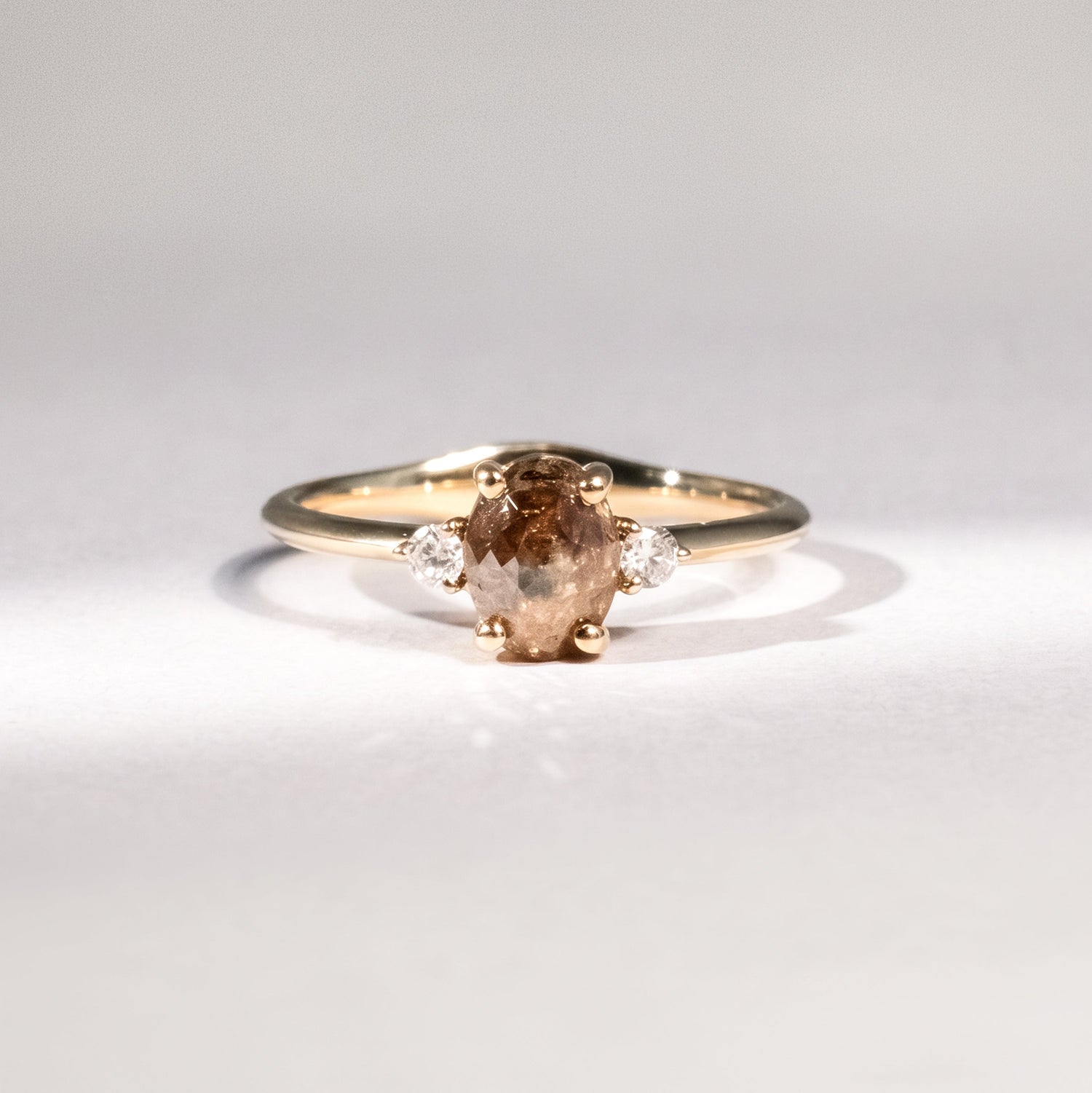 Diamantring aus 18 Karat Gelbgold mit braunem Diamant, Brillanten