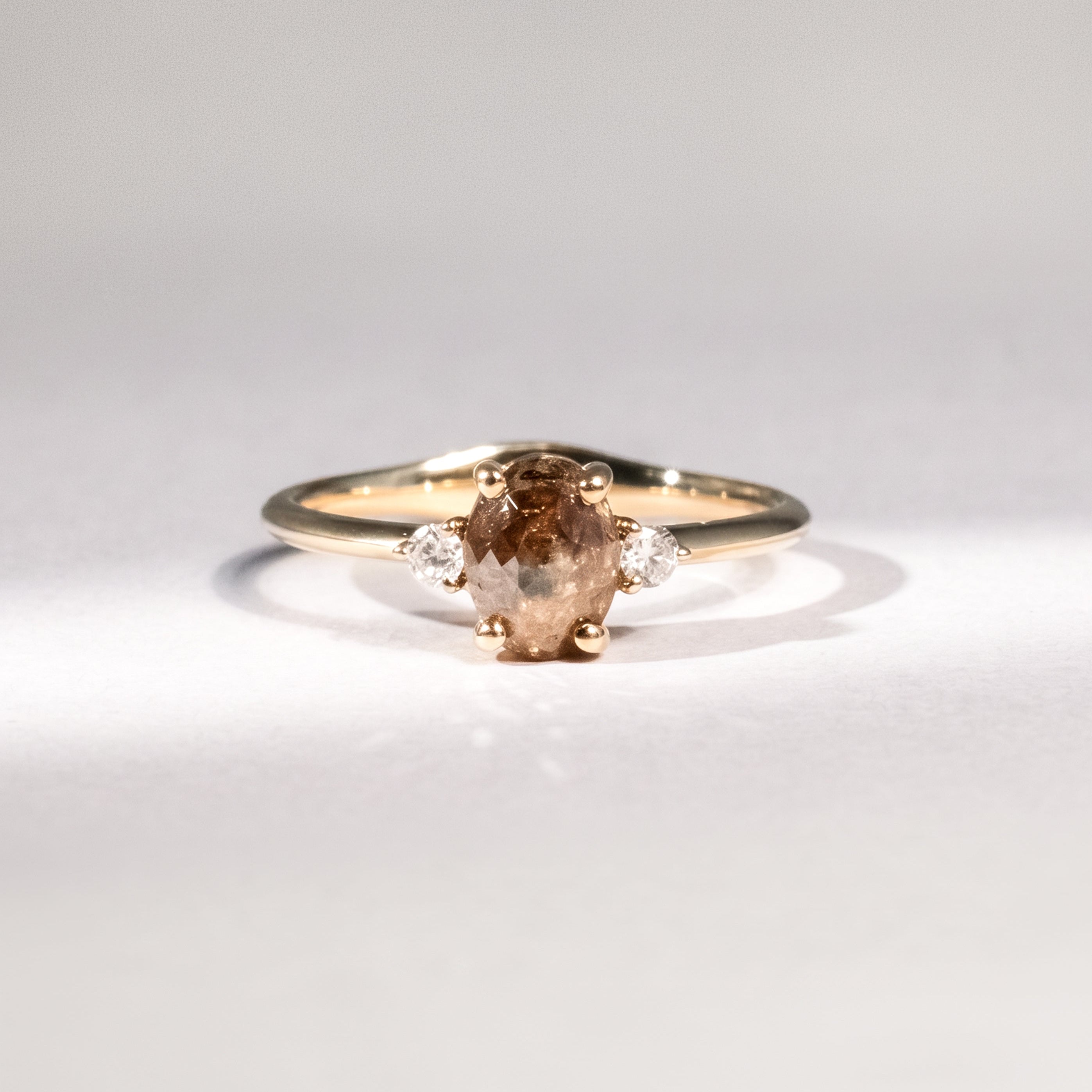 Diamantring aus 18 Karat Gelbgold mit braunem Diamant, Brillanten