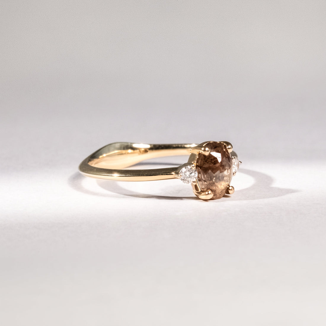 Diamantring aus 18 Karat Gelbgold mit braunem Diamant, Brillanten
