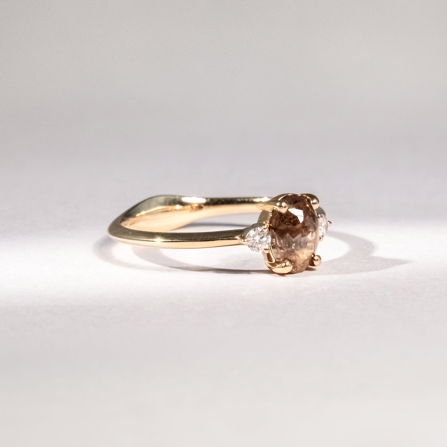 Diamantring aus 18 Karat Gelbgold mit braunem Diamant, Brillanten