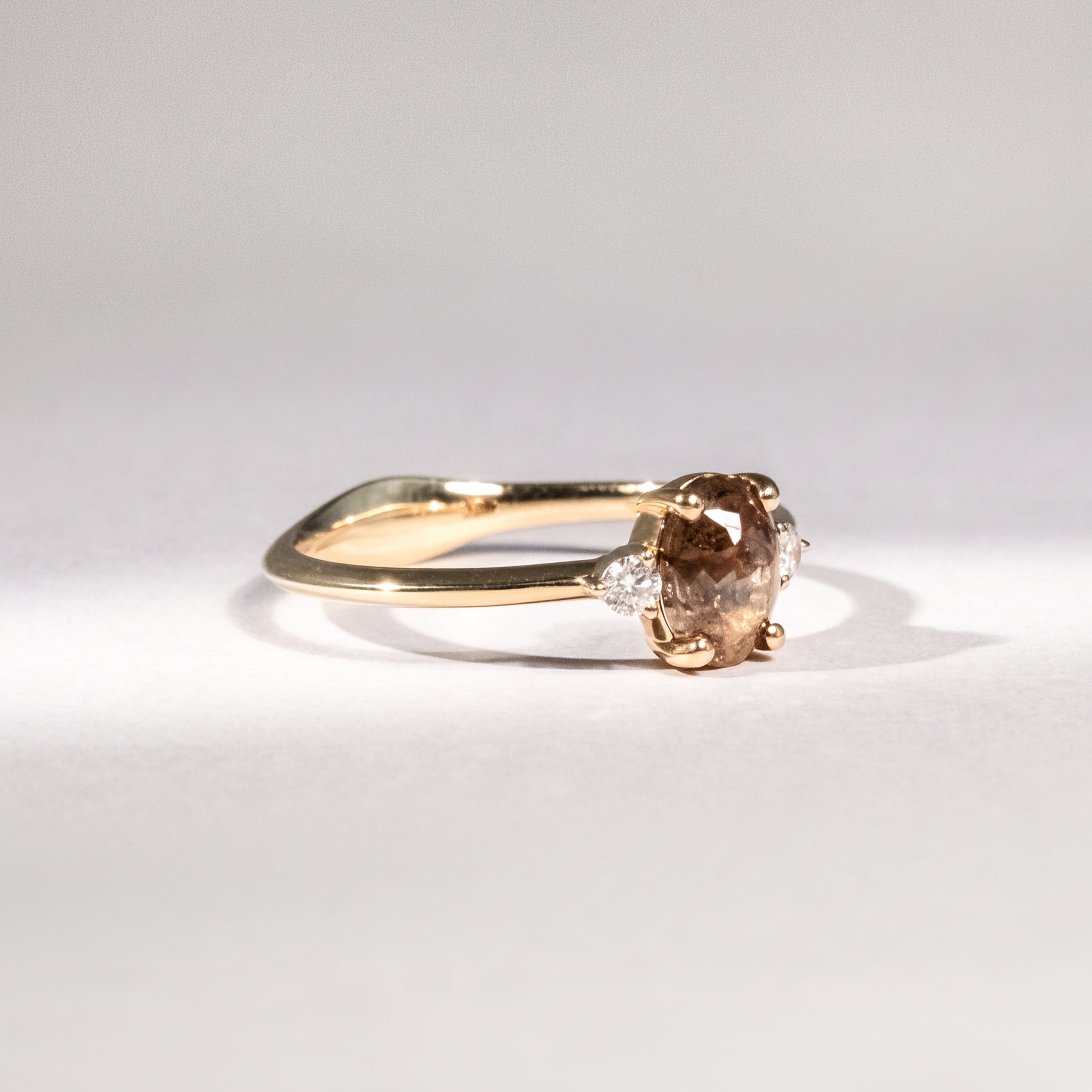 Diamantring aus 18 Karat Gelbgold mit braunem Diamant, Brillanten