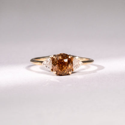 Diamantring aus 18 Karat Gelbgold mit braunem Diamant und Trilliant-Diamanten