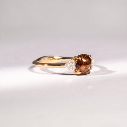 Diamantring aus 18 Karat Gelbgold mit braunem Diamant und Trilliant-Diamanten